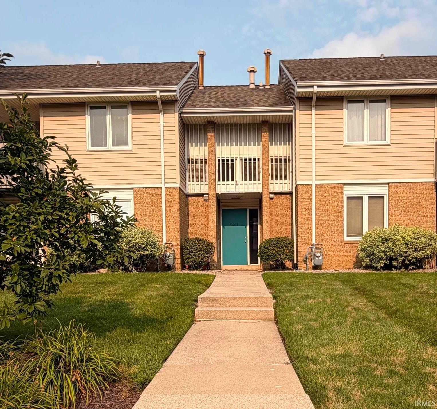 5665 S Wayne Avenue Property Photo 1