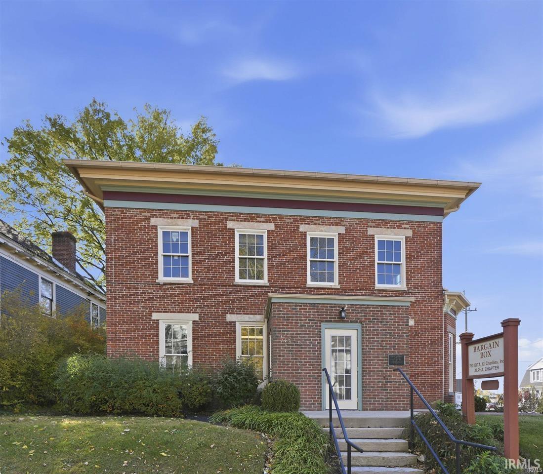607 E Charles Street Property Photo 1