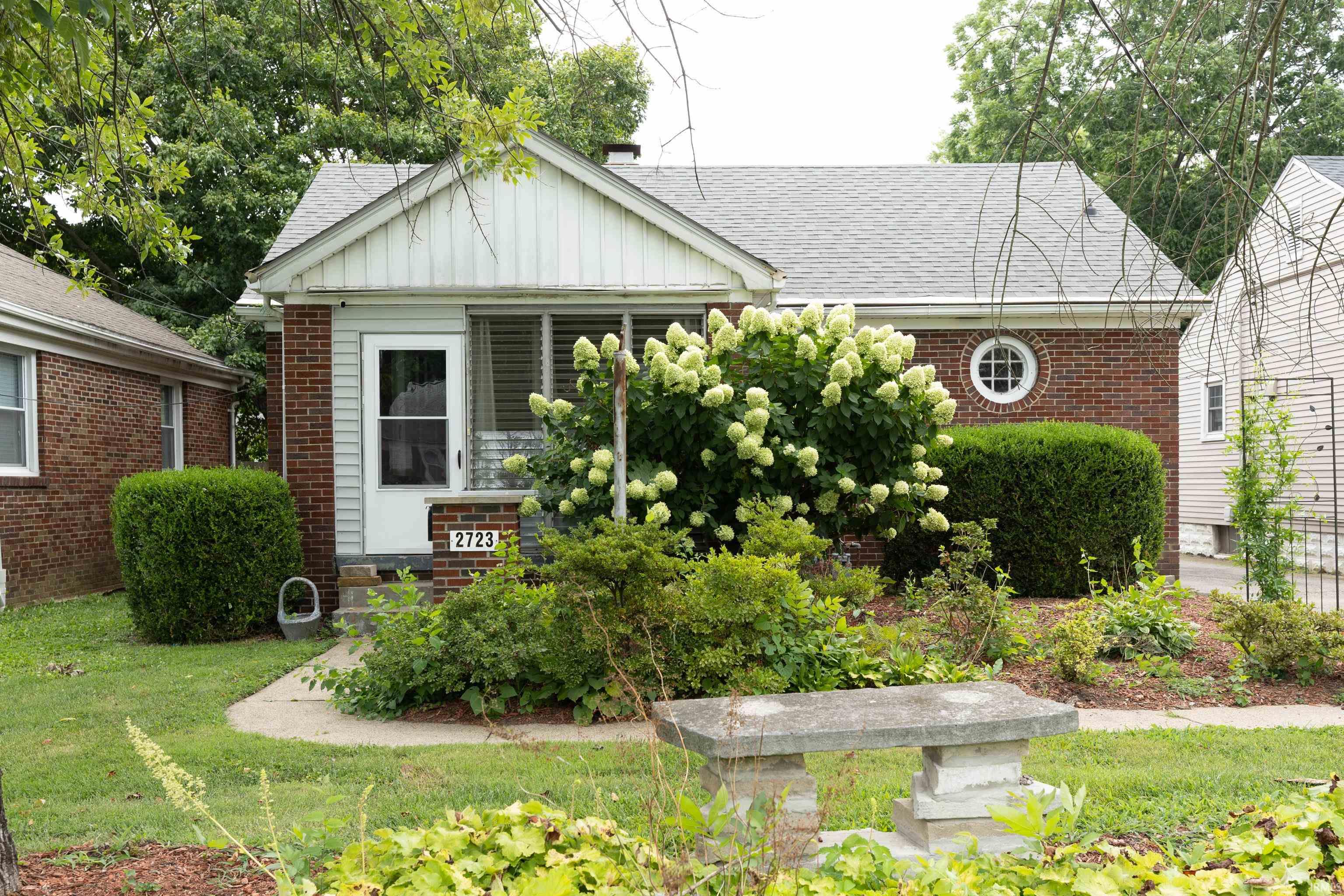 2723 Stringtown Road Property Photo 1