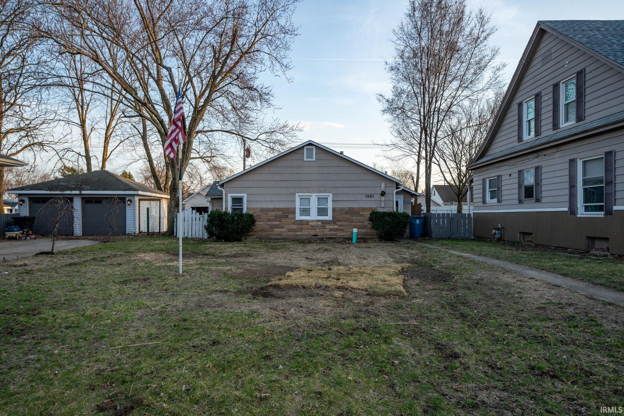 1521 E Lincolnway Property Photo 1