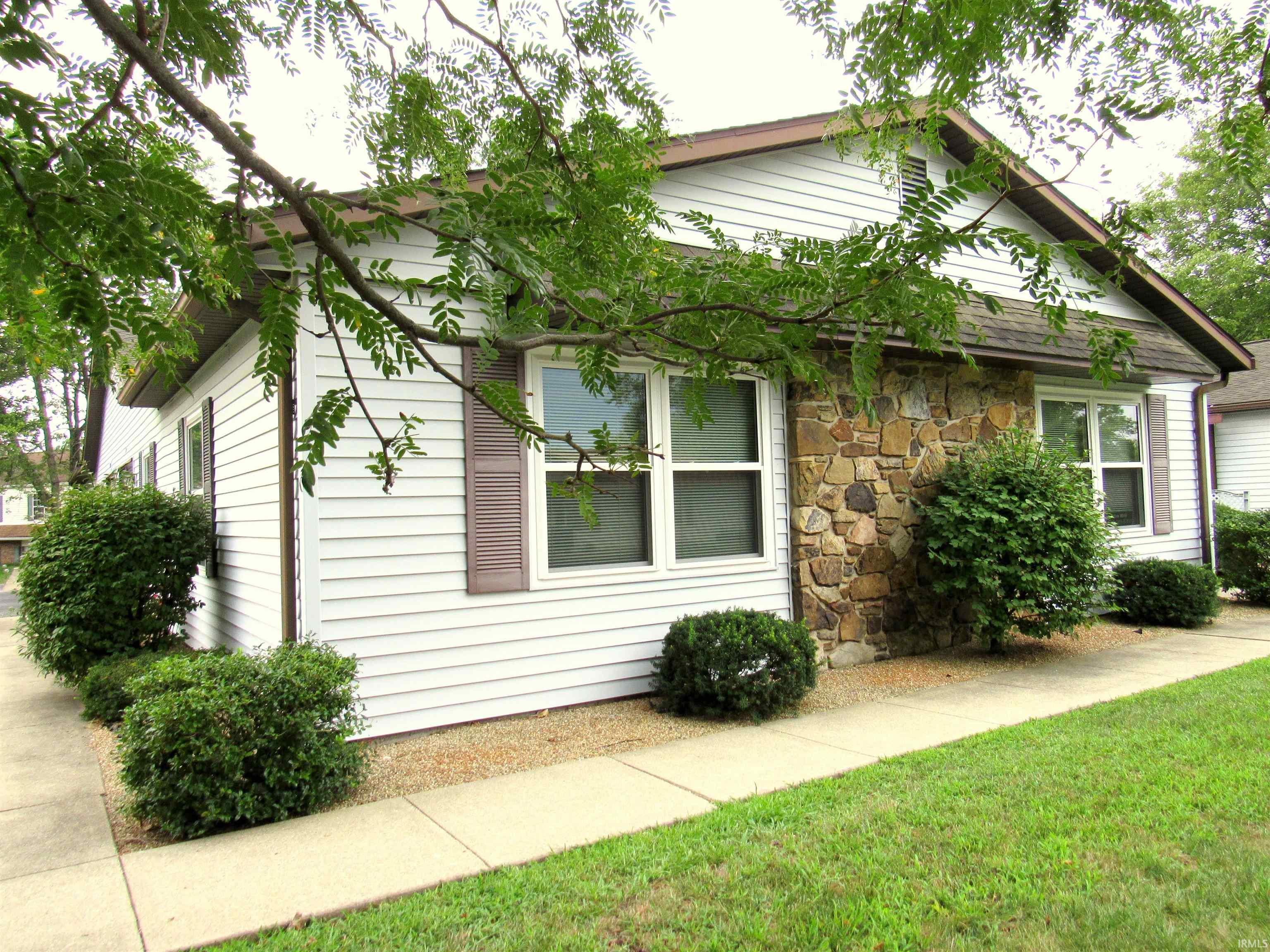 1104 E Regency Drive Property Photo 1