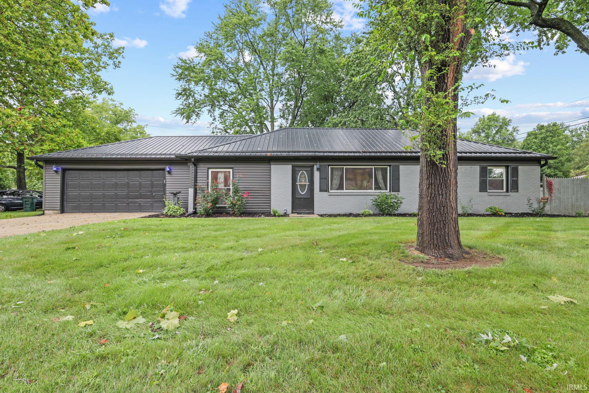 2426 W Sheffield Drive Property Photo 1