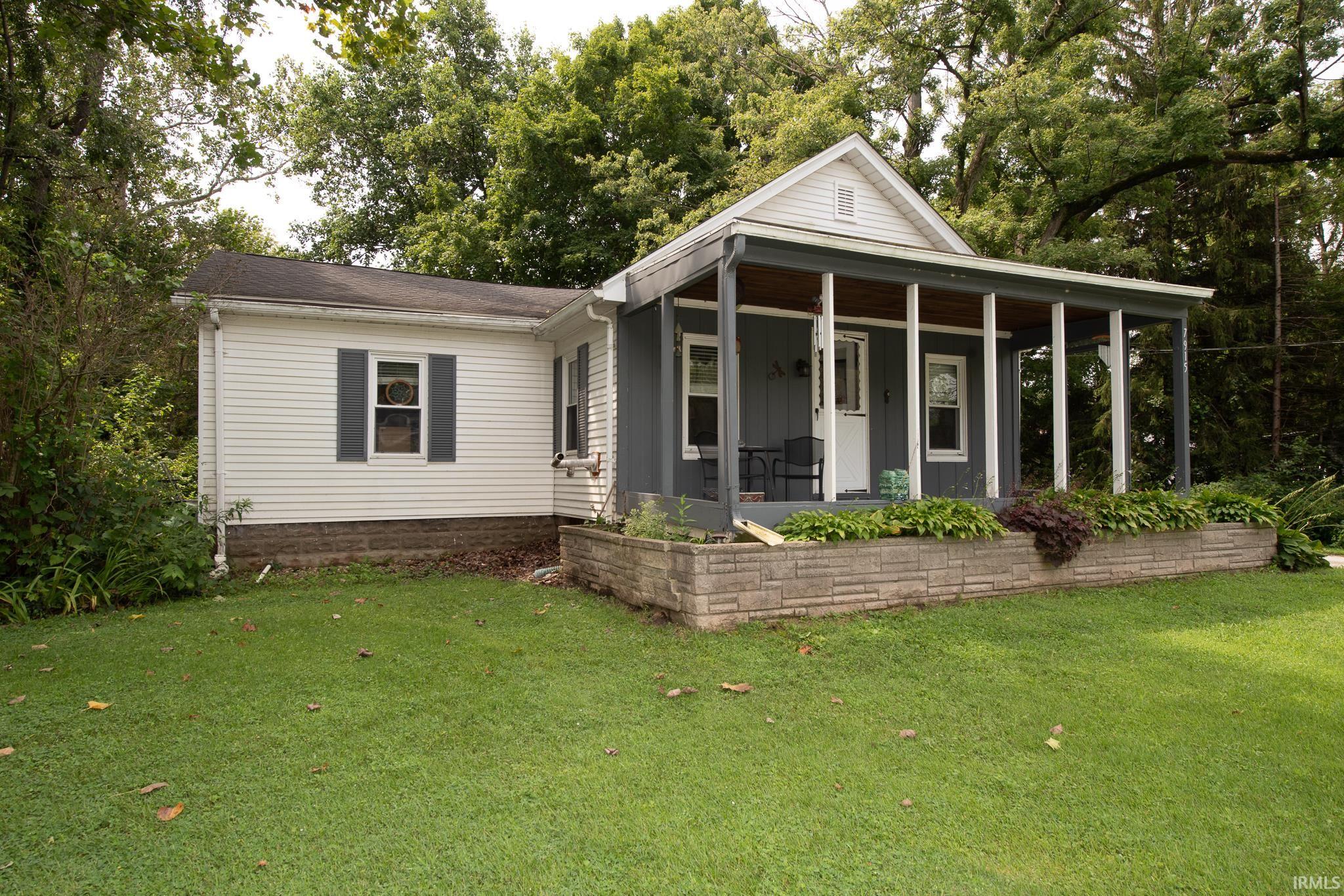 7915 Sr 38 E Road Property Photo 1