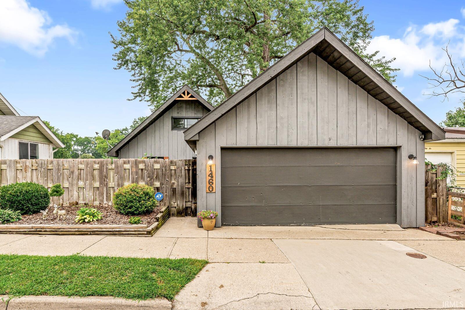 1460 Hudson Street Property Photo 1