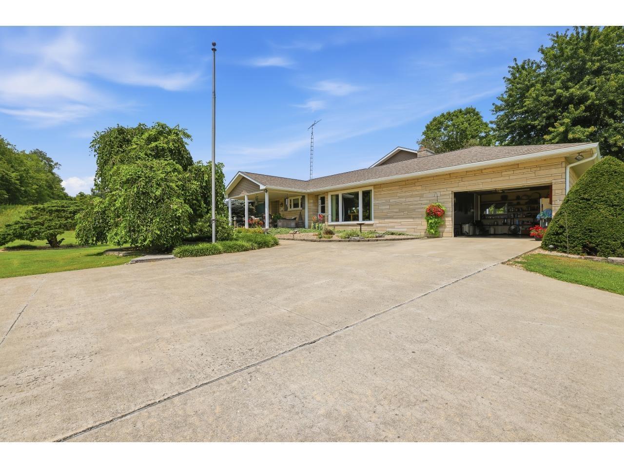 4921 State Road 158 Property Photo 1