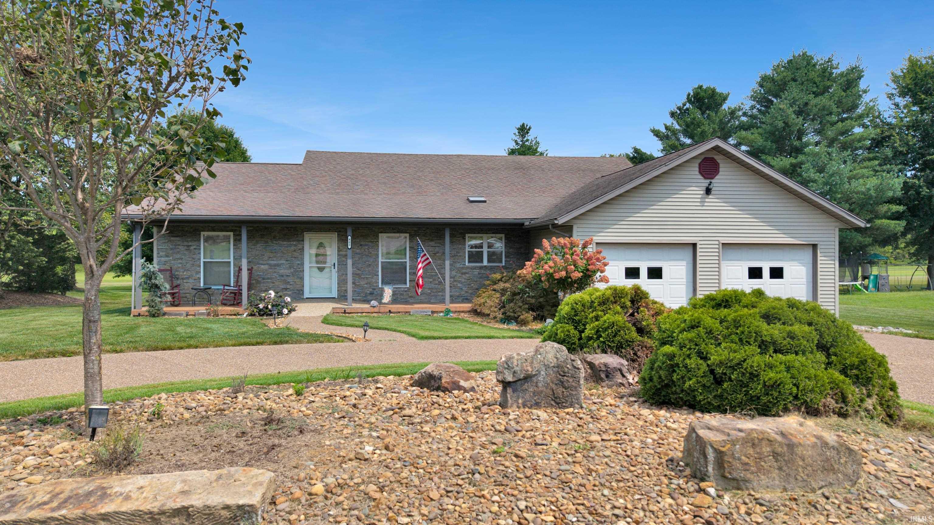 802 S Snow Ball Lane