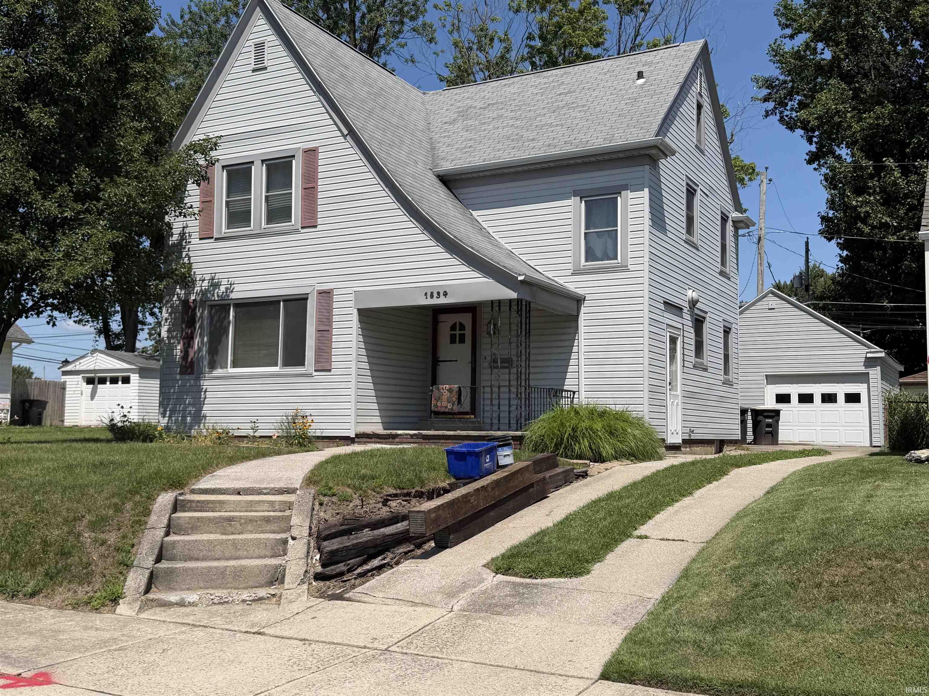 1834 Clover Lane Property Photo 1
