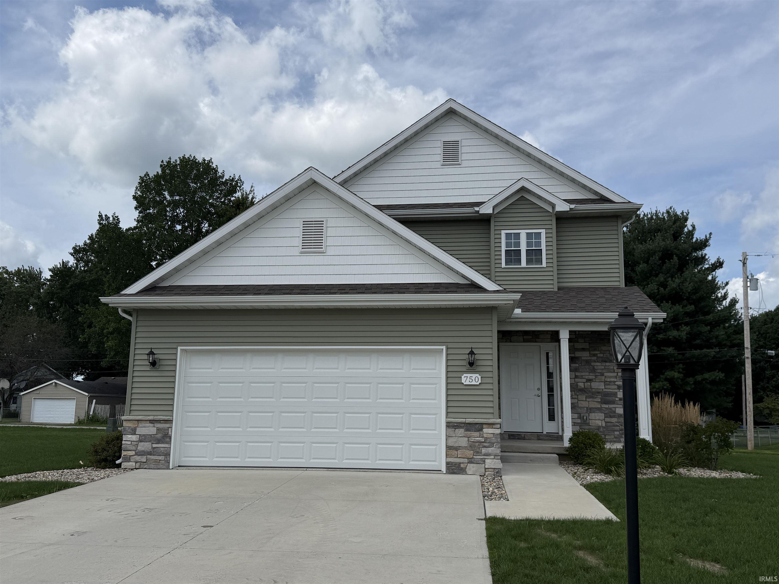 750 Knott Court Property Photo 1