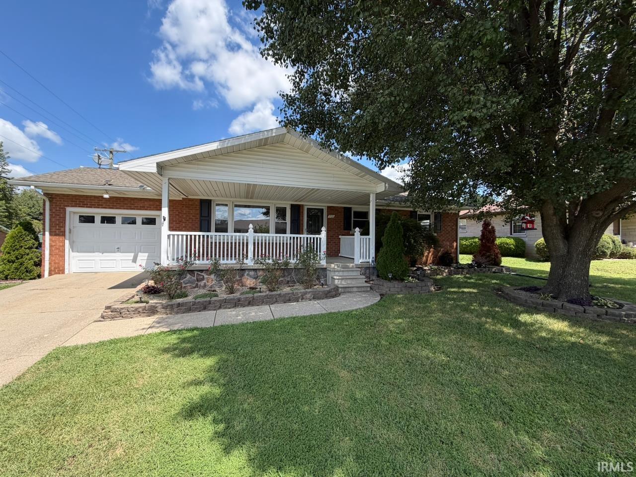 700 E Ulen Street Property Photo 1