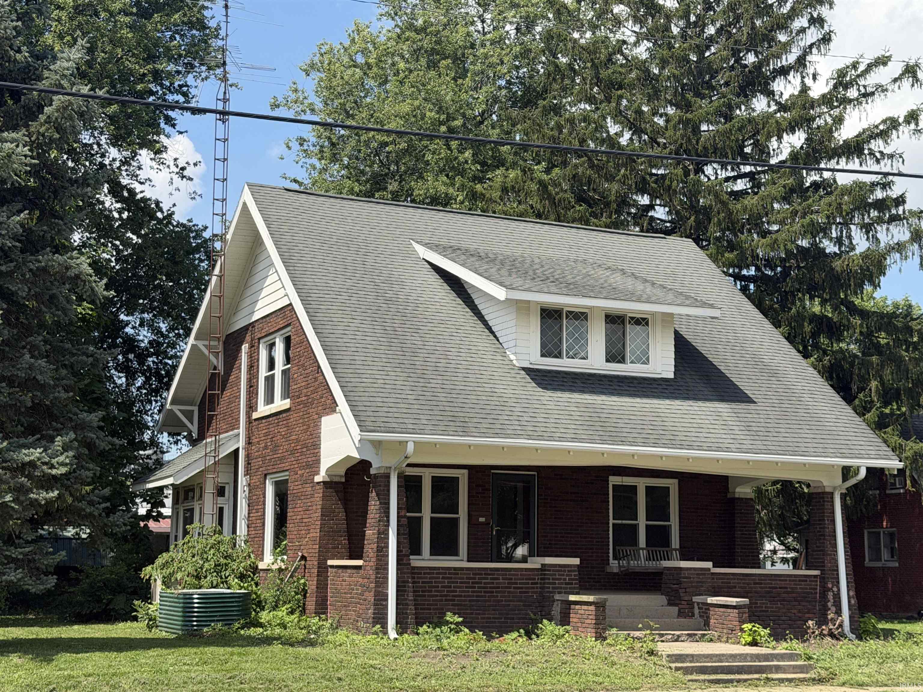 566 S Main Street Property Photo 1