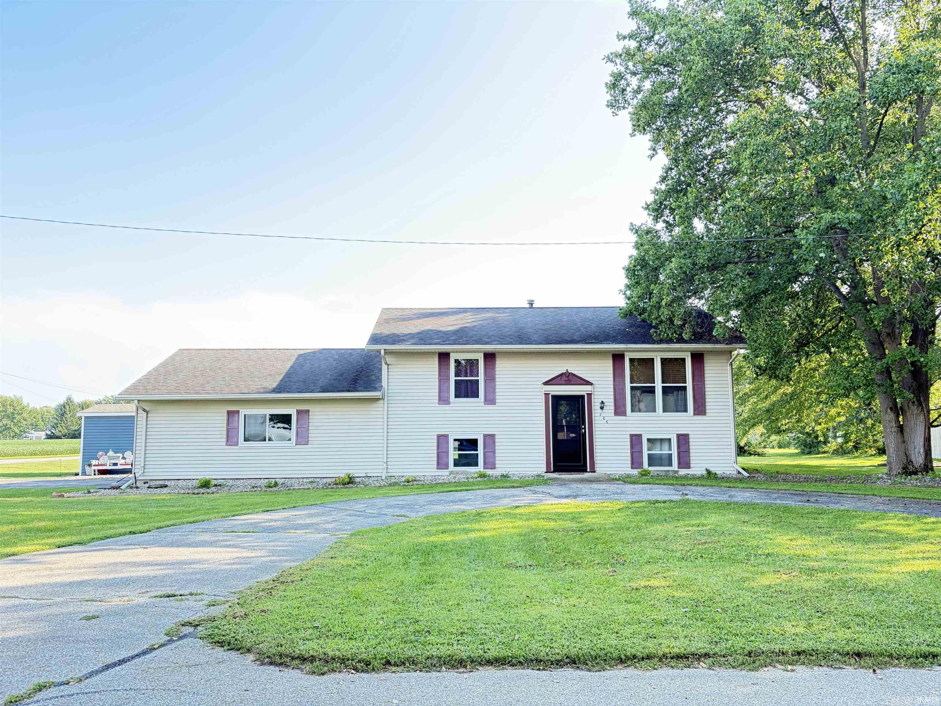 206 E Anstett Drive Property Photo 1