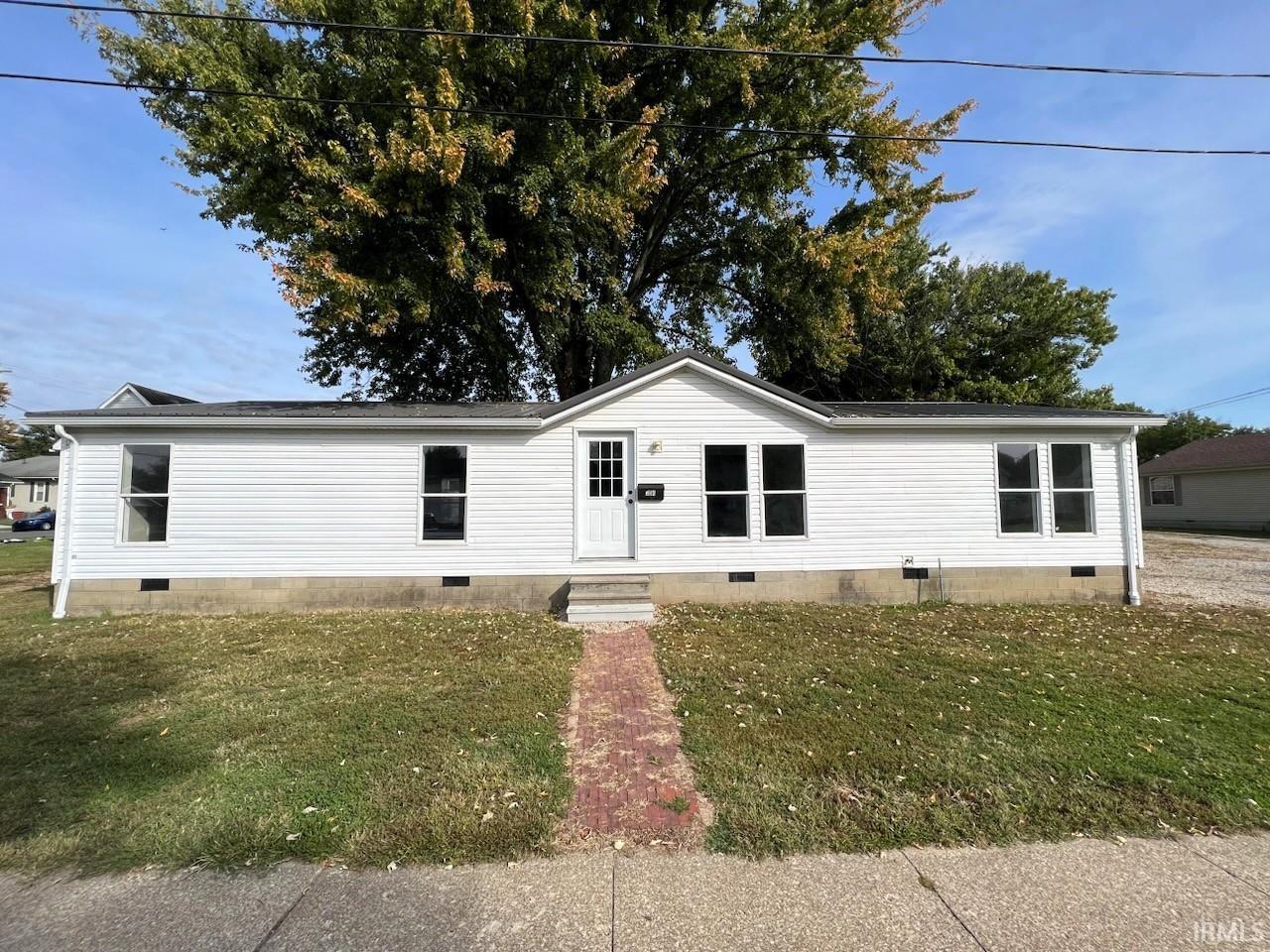 704 E First Street Property Photo 1