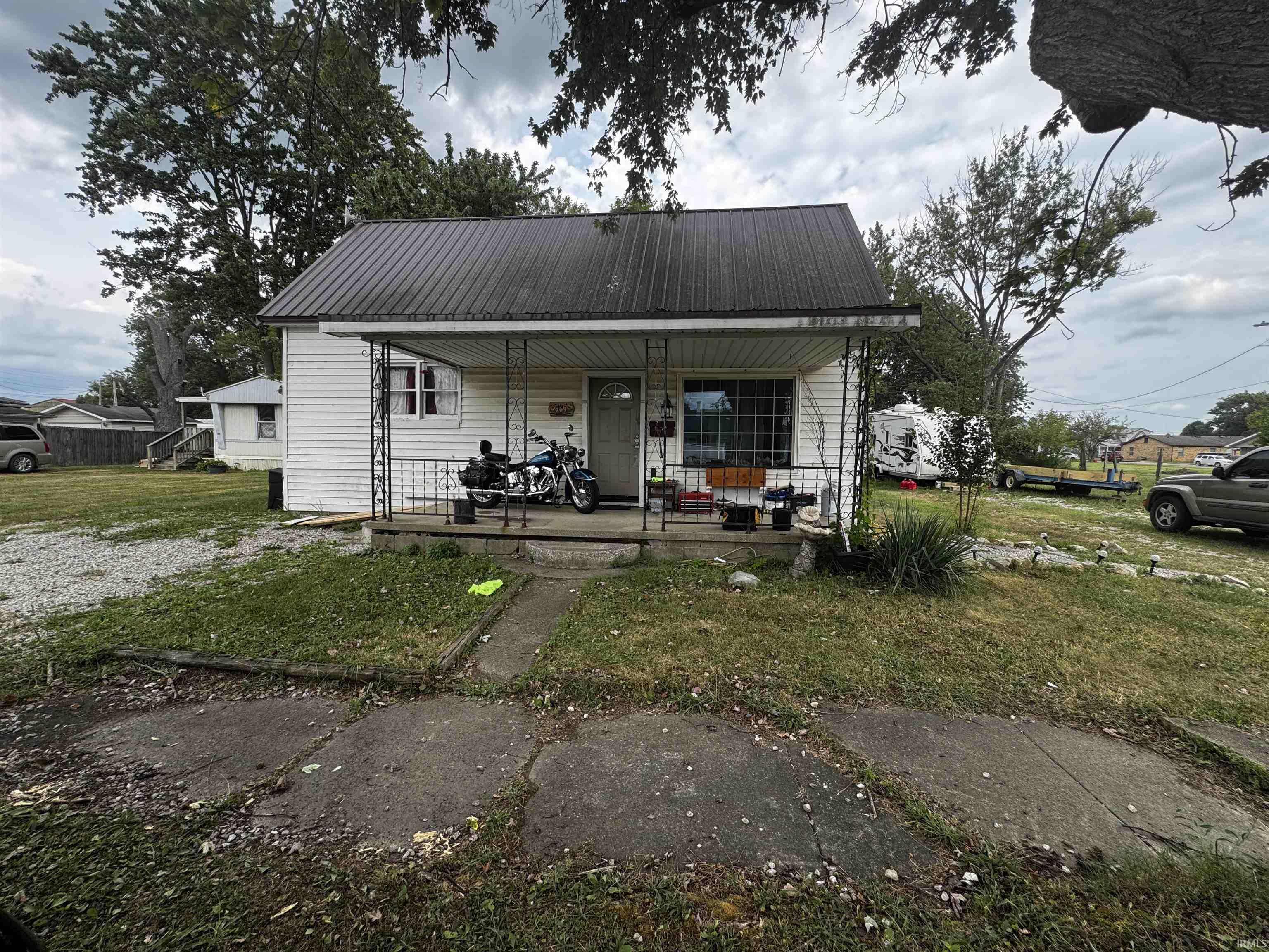 669 2nd Street Property Photo 1