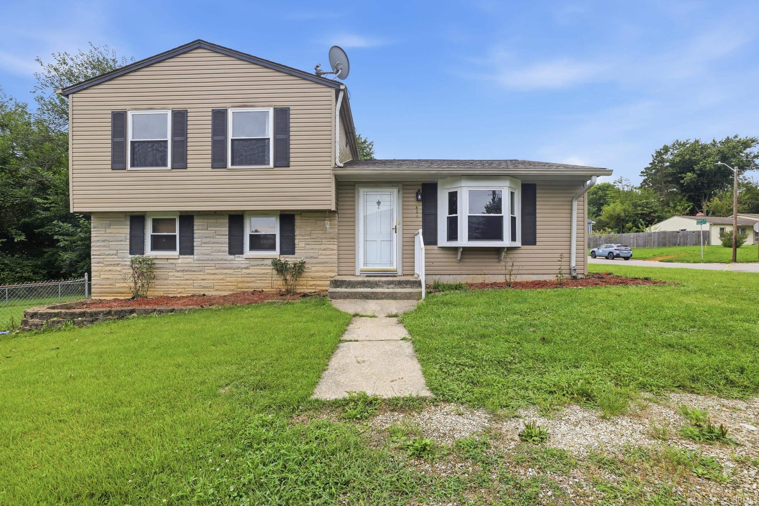 831 W Briarcliff Drive Property Photo 1