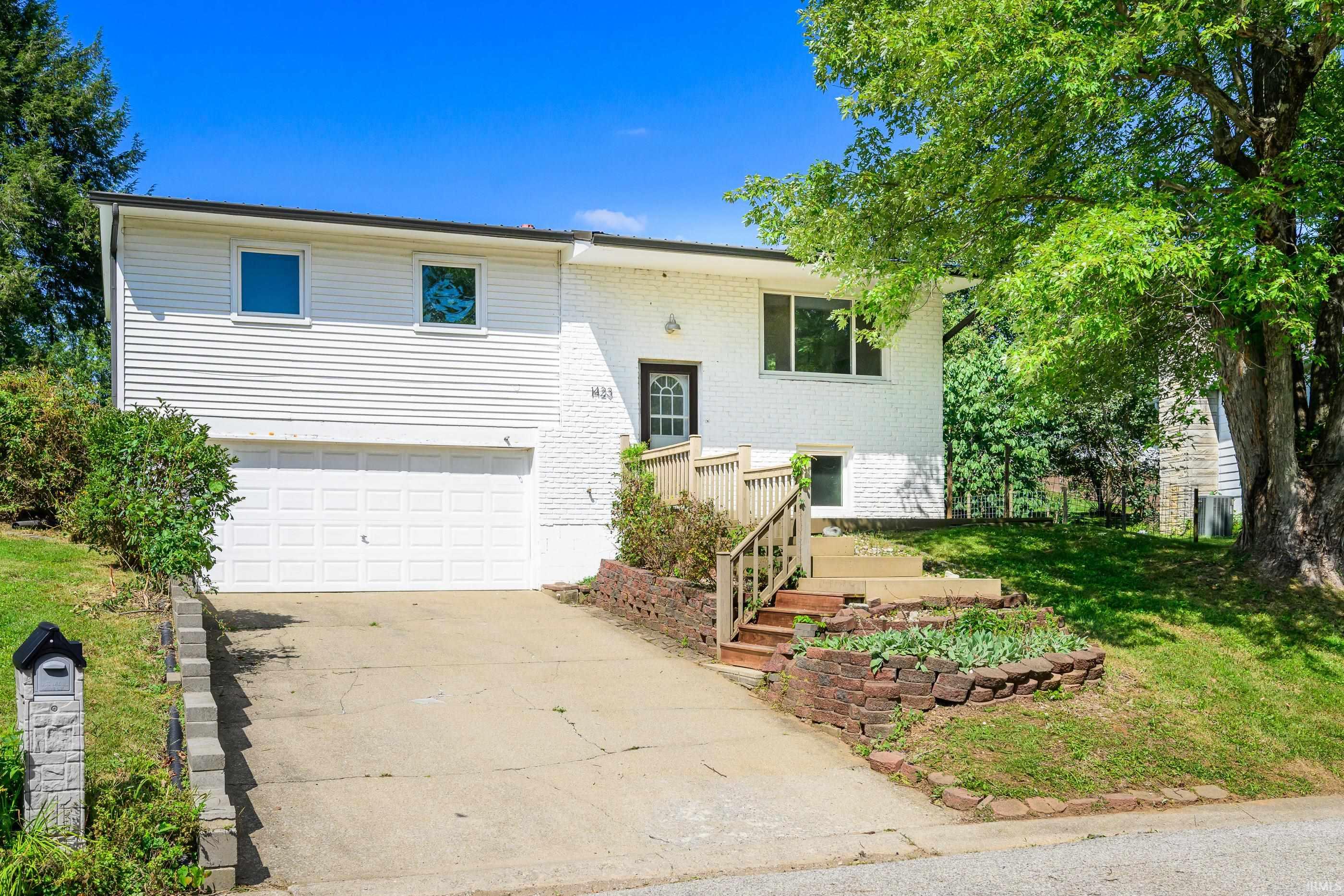 1423 E Dunstan Drive Property Photo 1