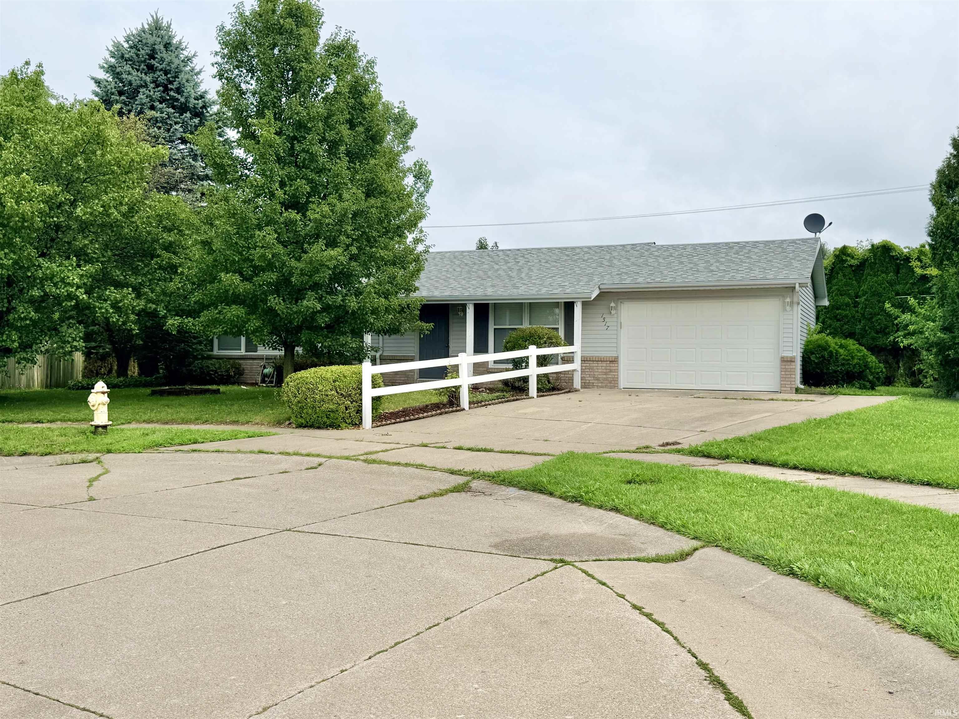 1517 Knoll Crest Drive Property Photo 1