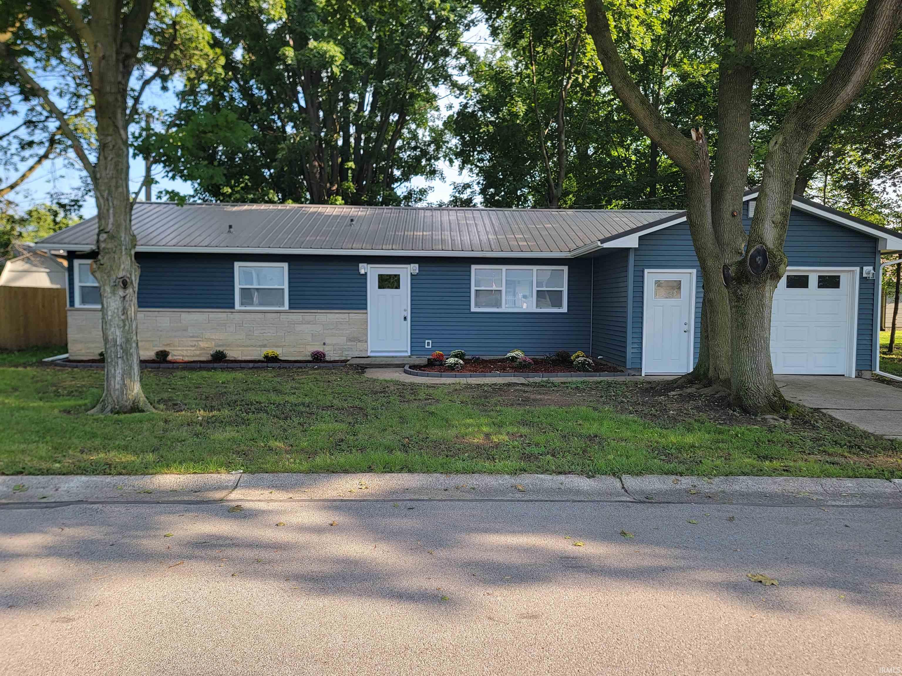 320 W 17th Street Property Photo 1