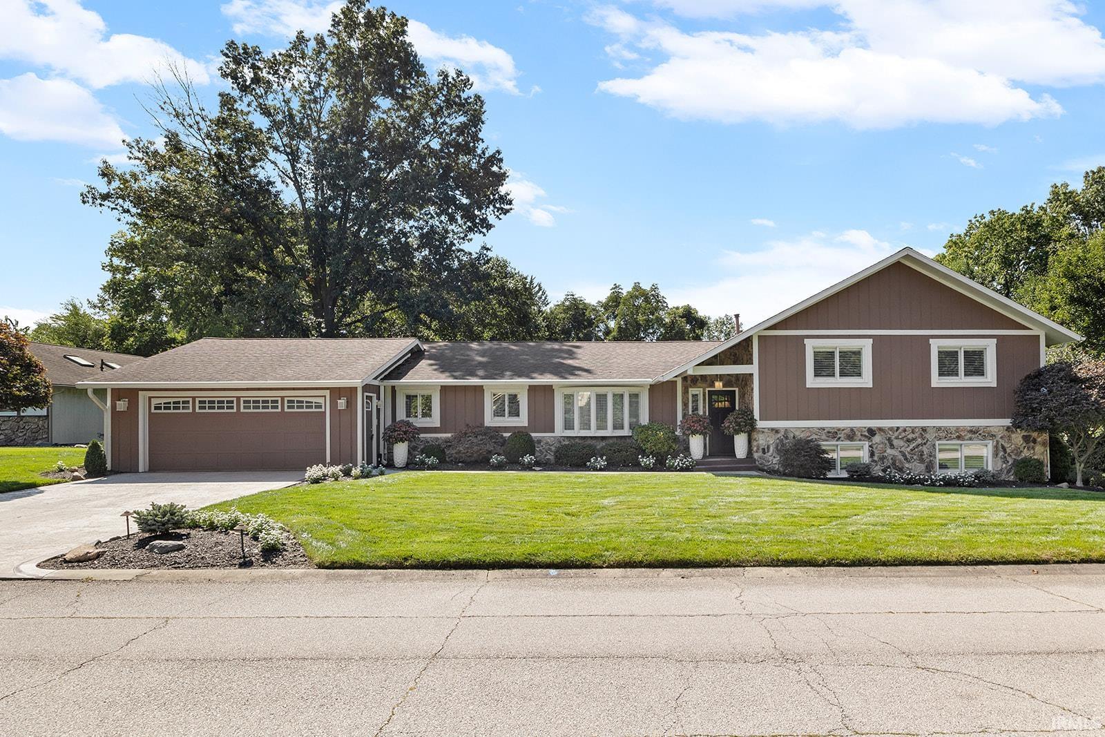 216 Vermont Drive Property Photo 1