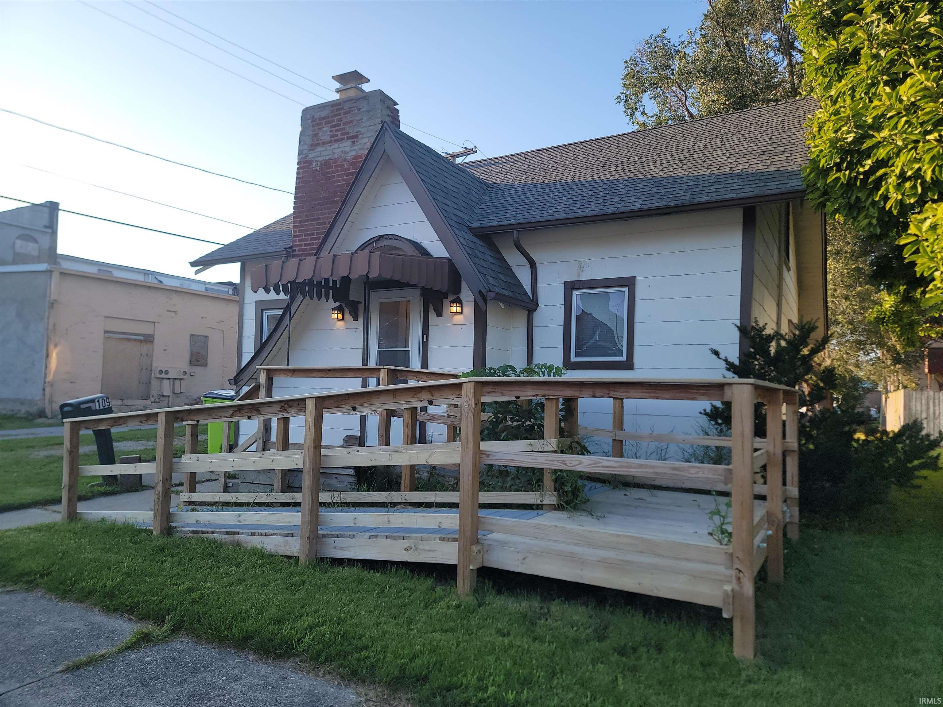 109 E Oak Street Property Photo 1