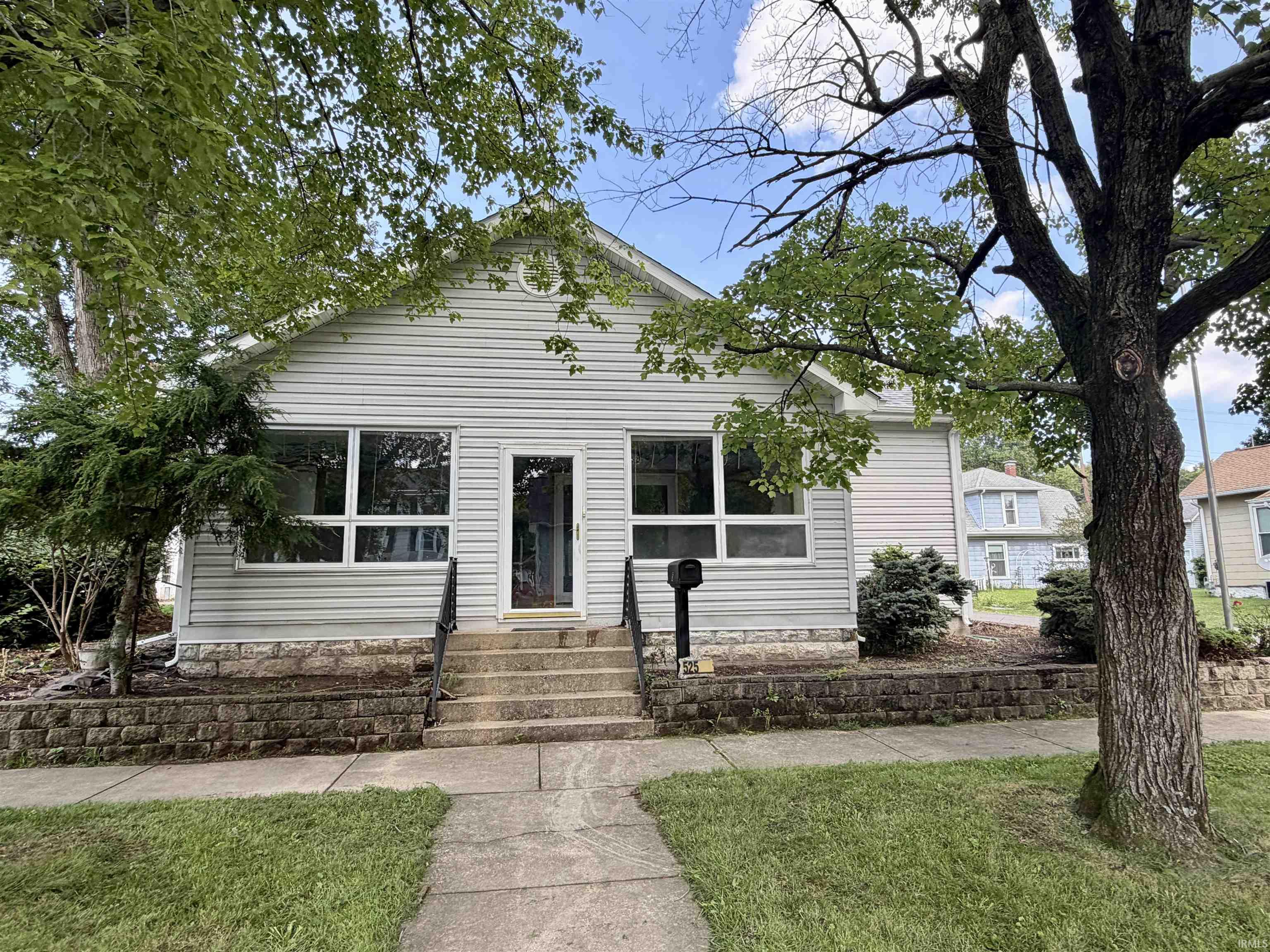 525 E Franklin Street Property Photo 1