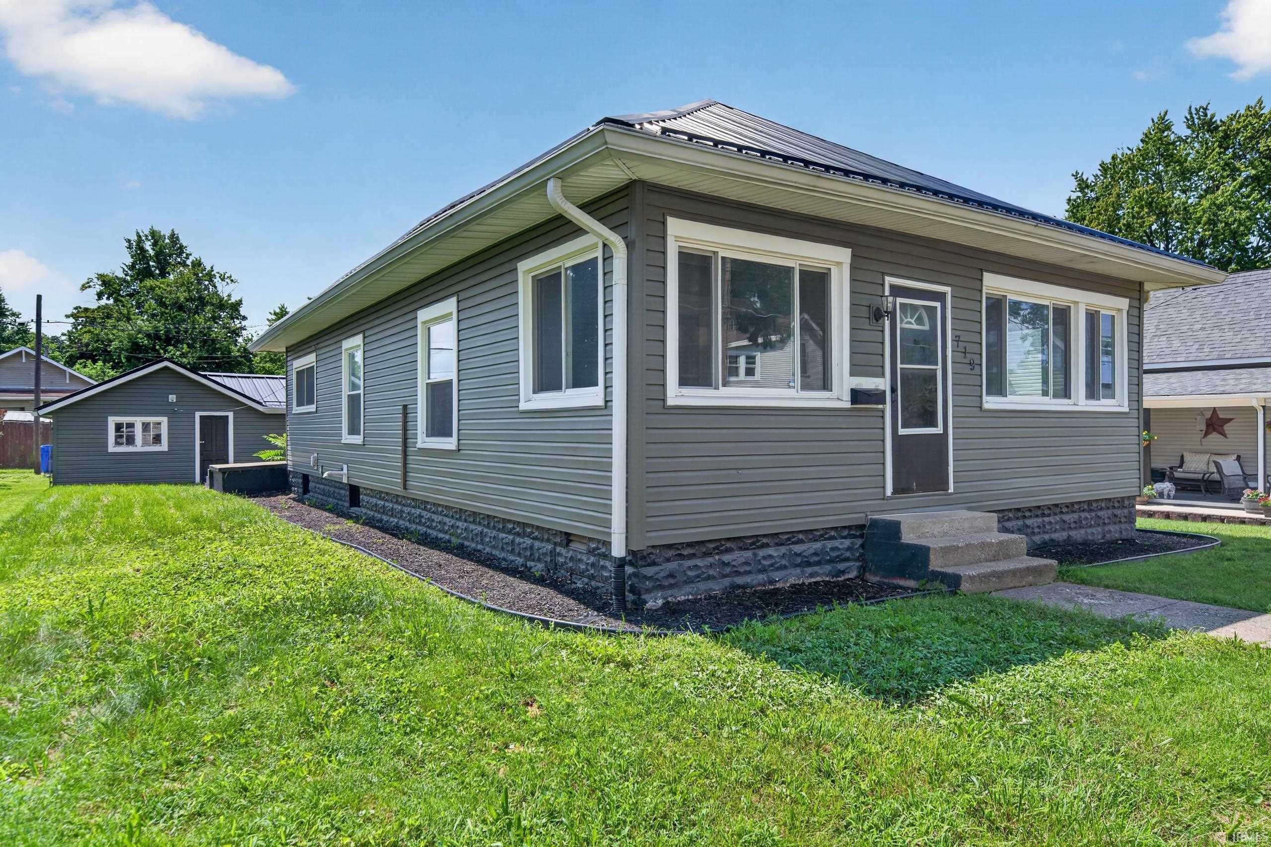 719 W VIRGINIA Avenue