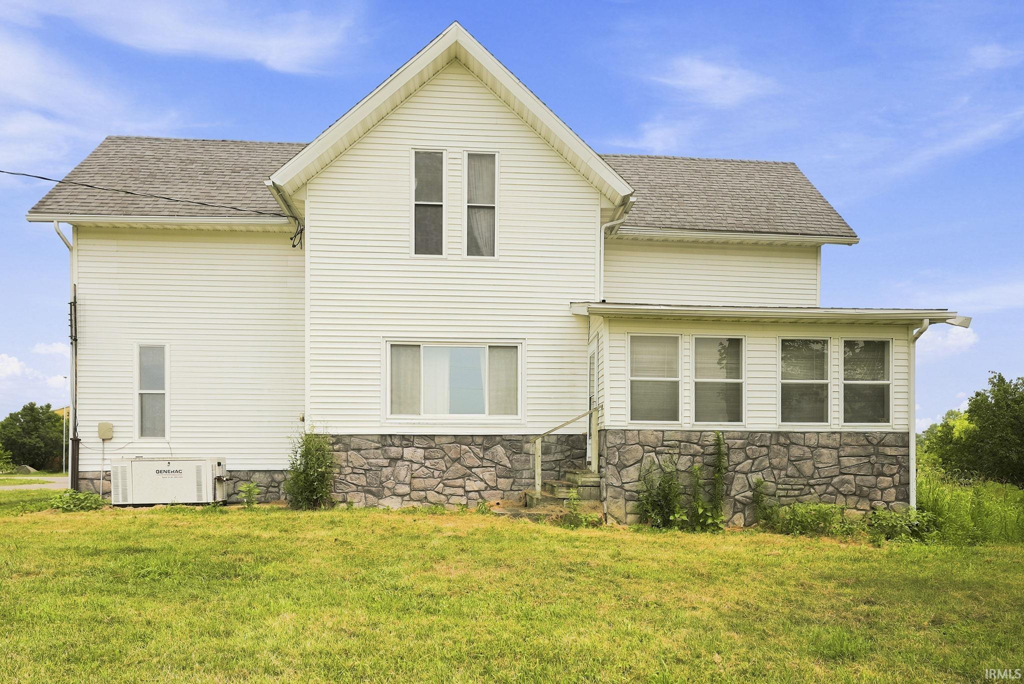 1052 N 75 E Road