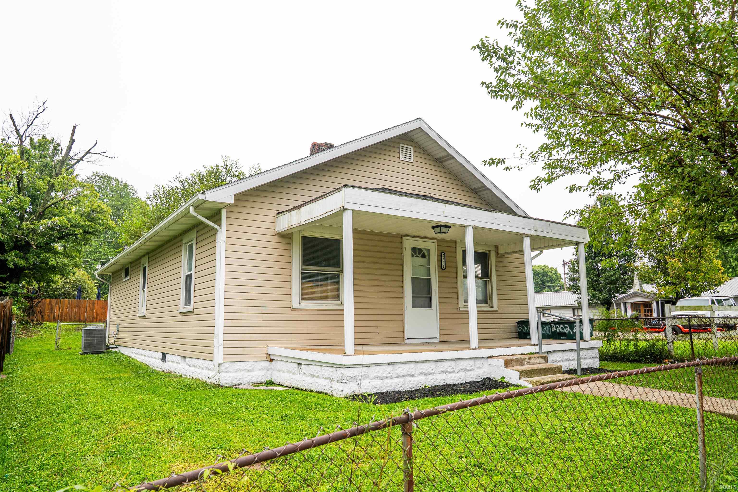 2202 S Delawanda Avenue Property Photo 1