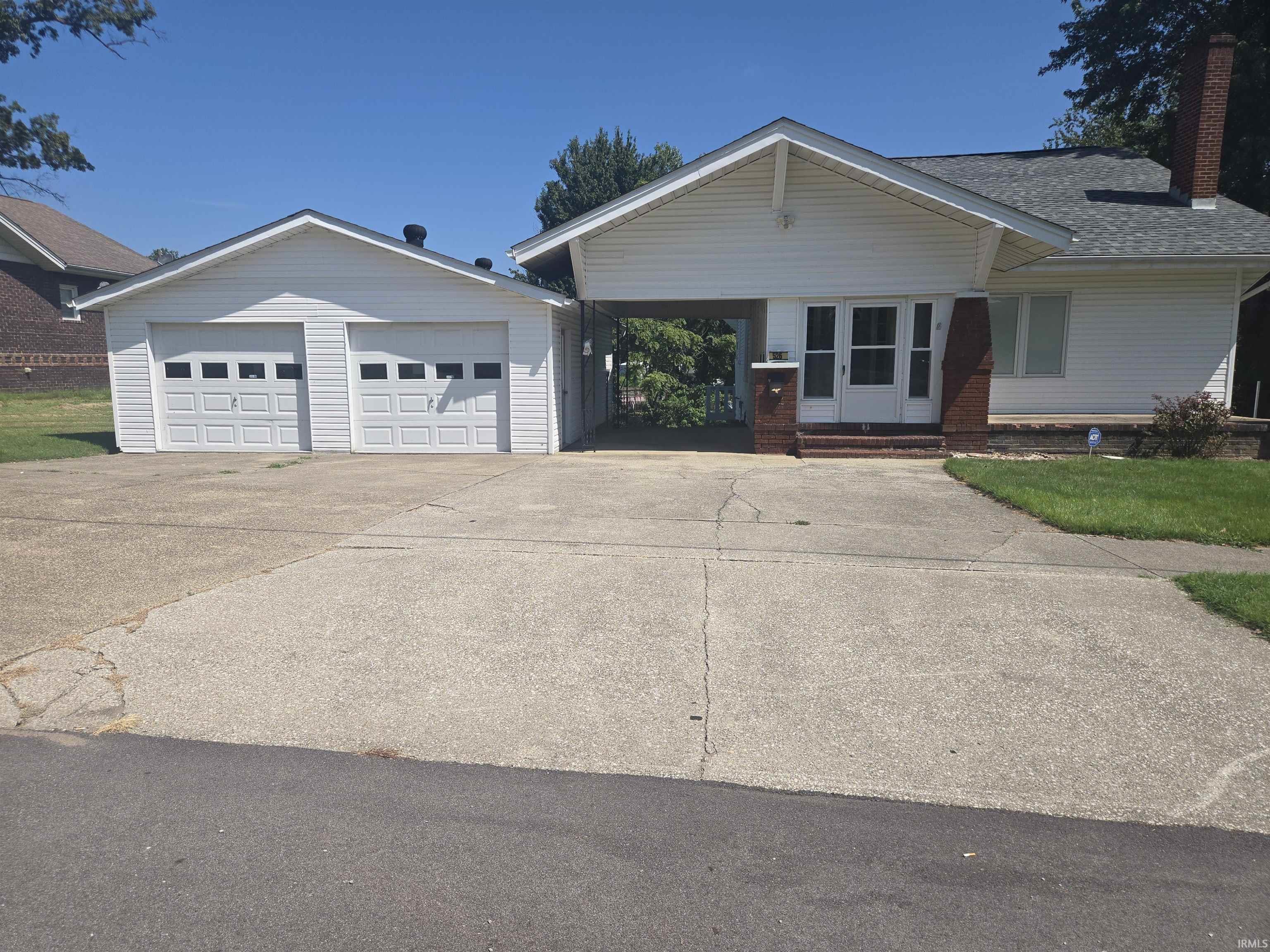 526 E Washington Street Property Photo 1