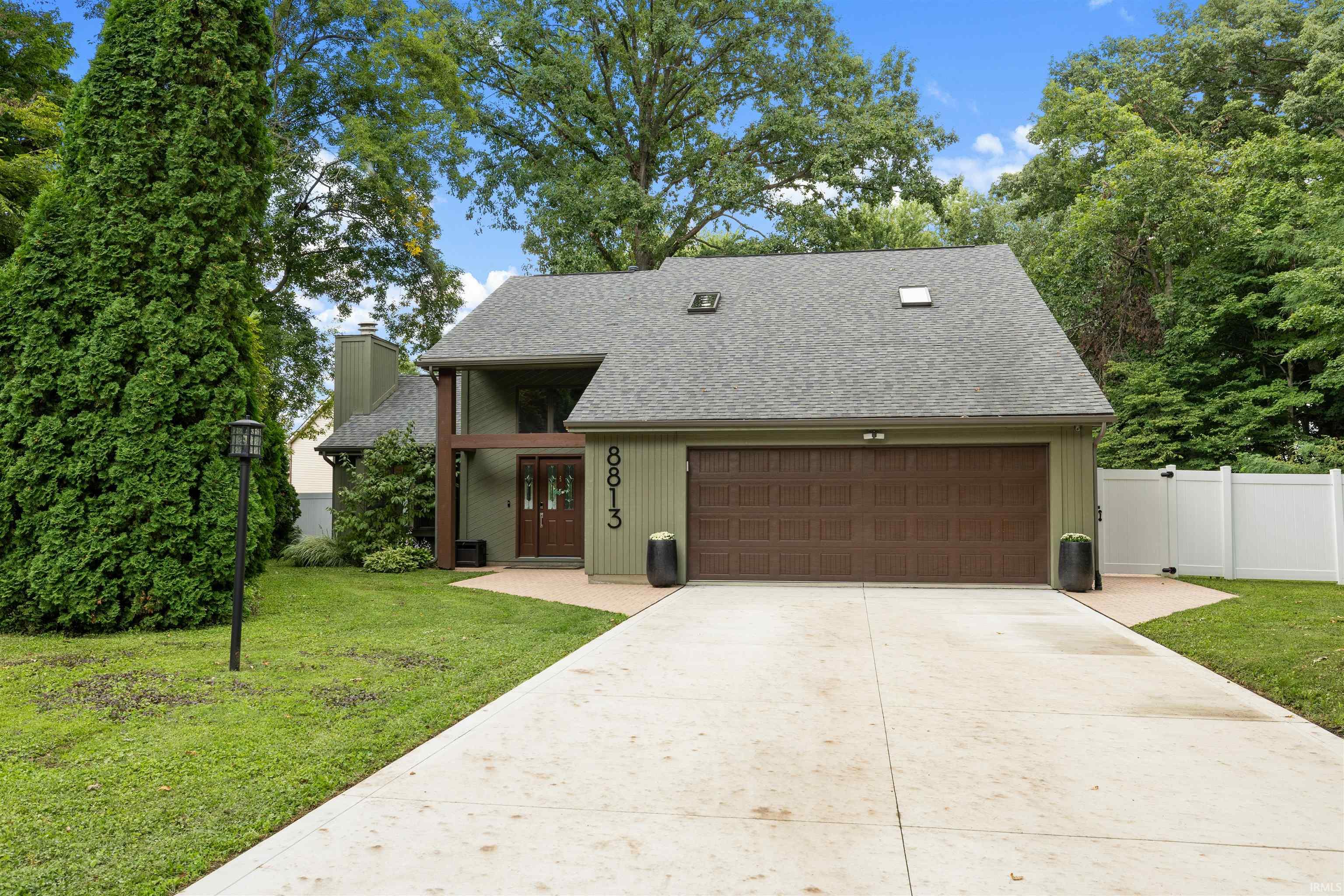 8813 Middleboro Place Property Photo 1