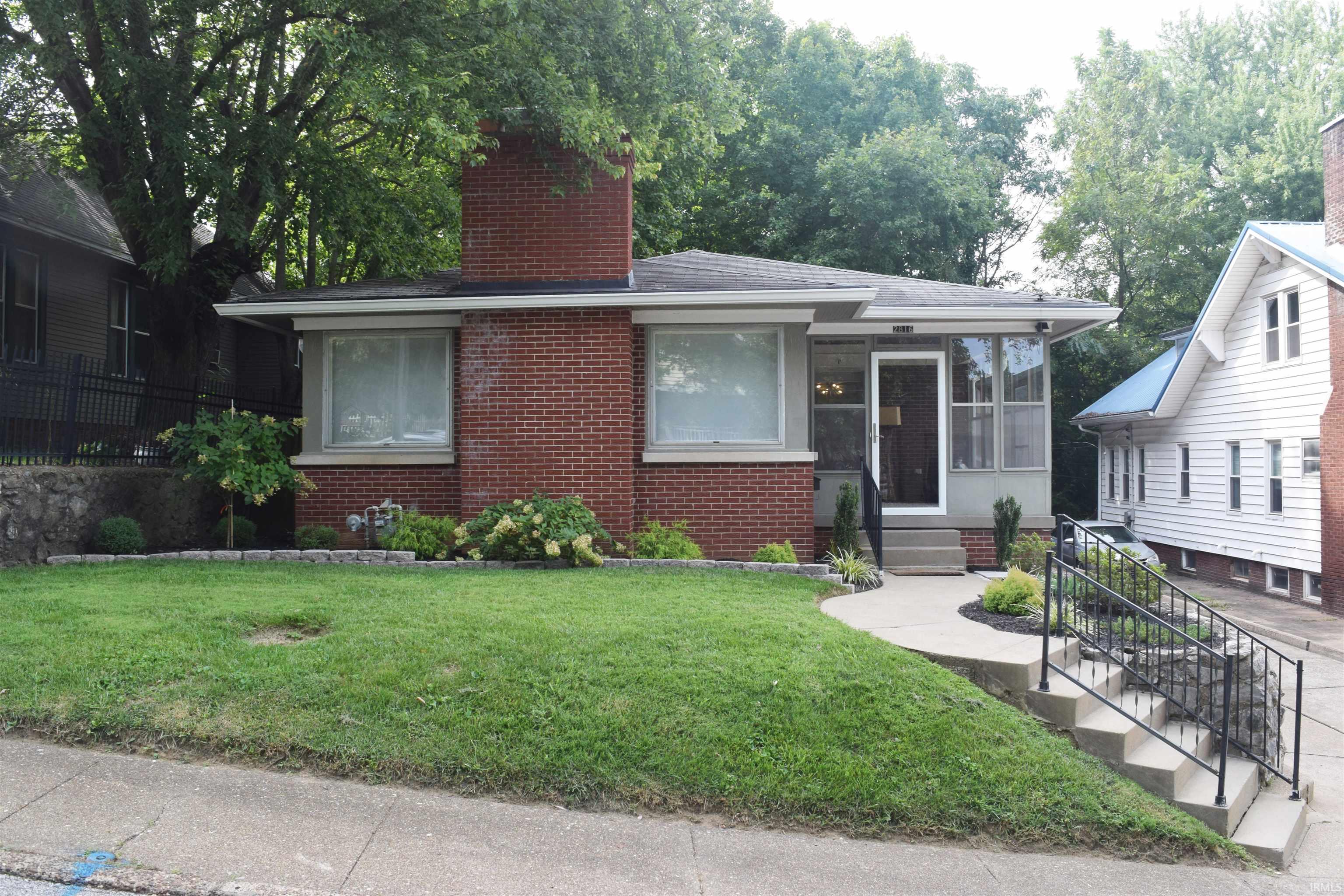 2816 Hillcrest Terrace