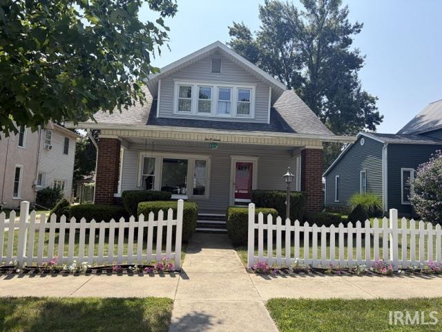 207 W Berry Street Property Photo 1