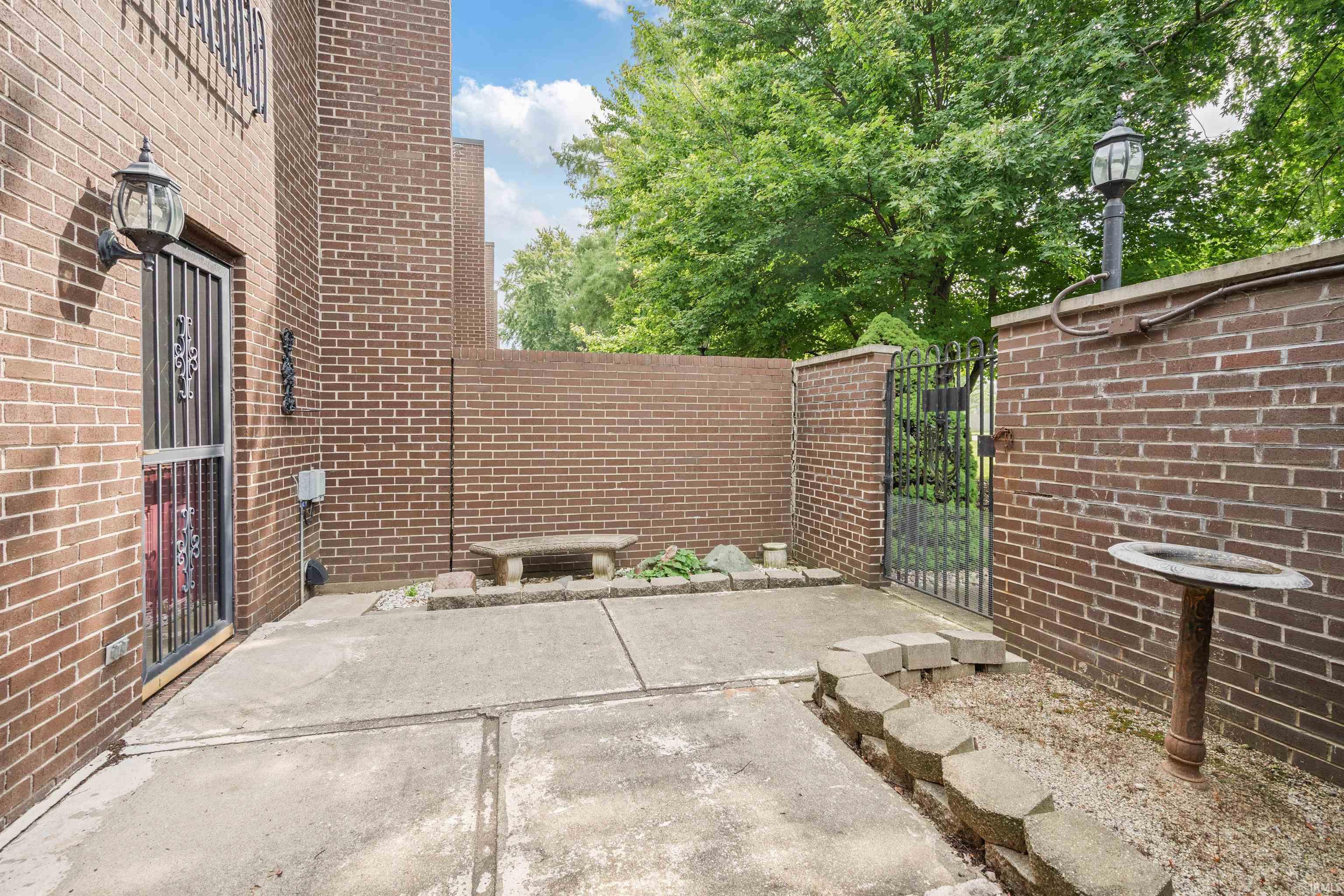 1222 W Boulevard Property Photo 1