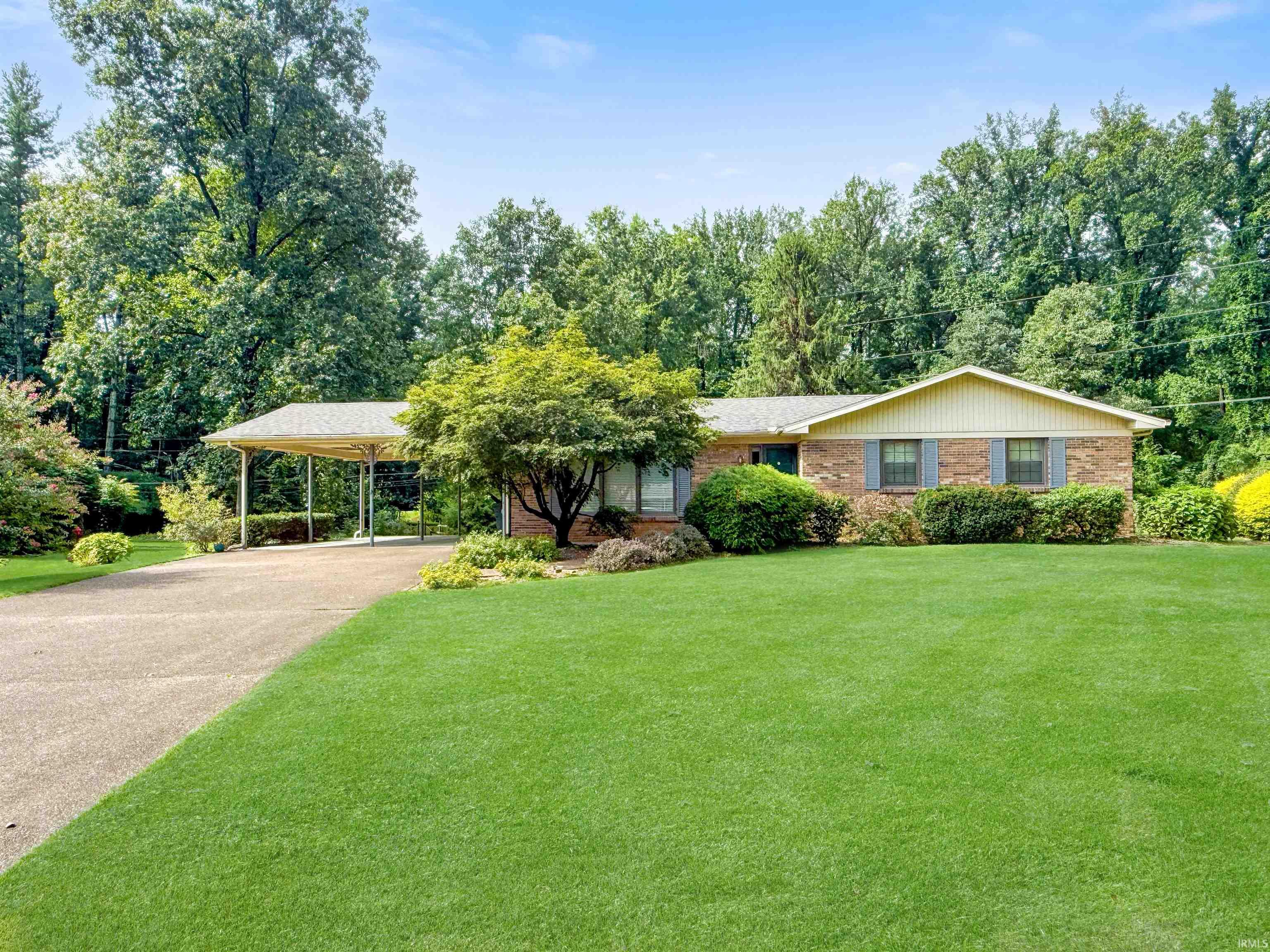653 Greenview Drive Property Photo 1