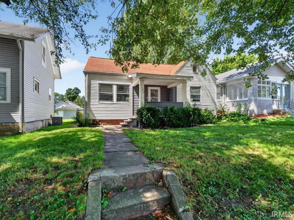 2121 Cass Street Property Photo 1