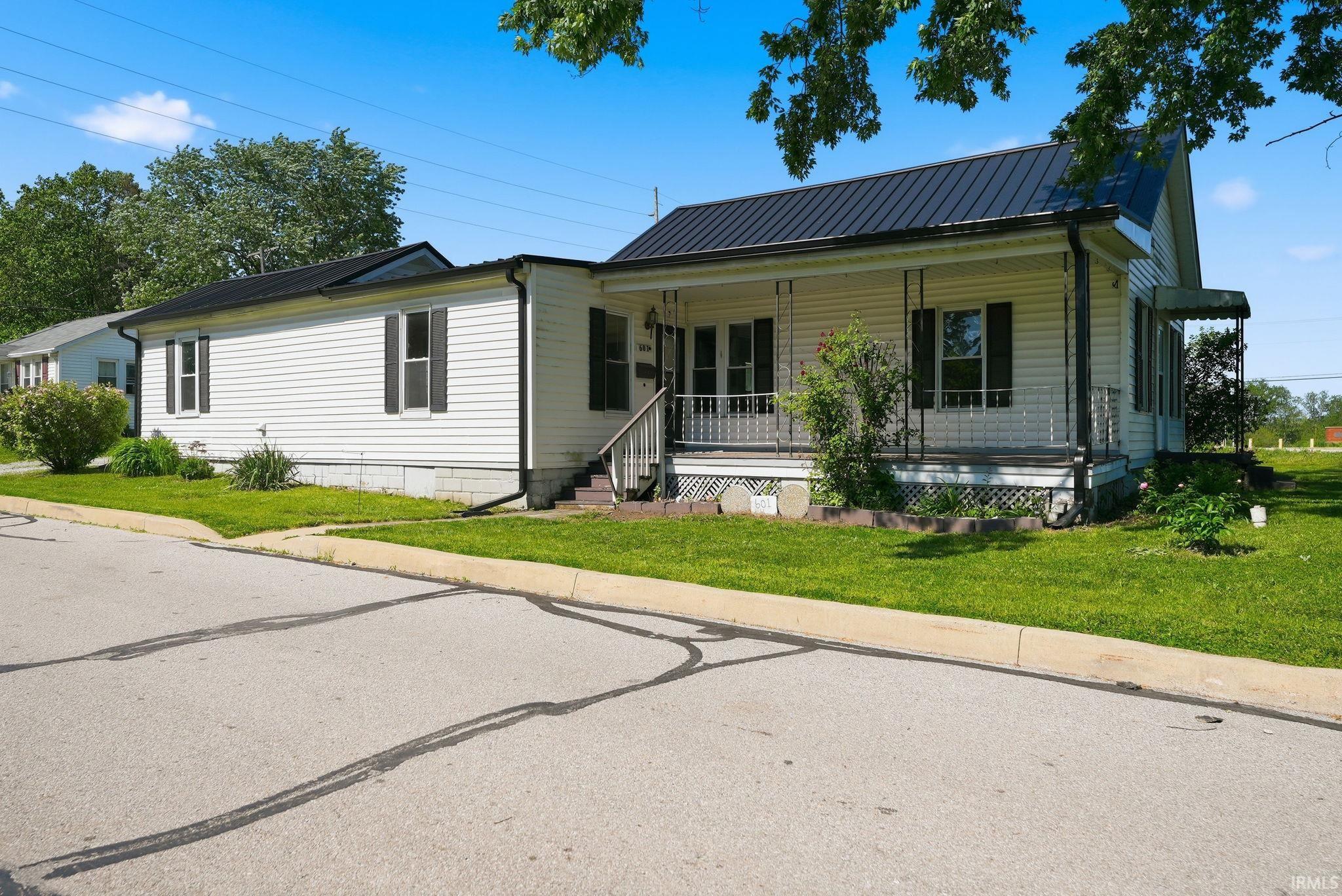 601 W Van Buren Street Property Photo 1