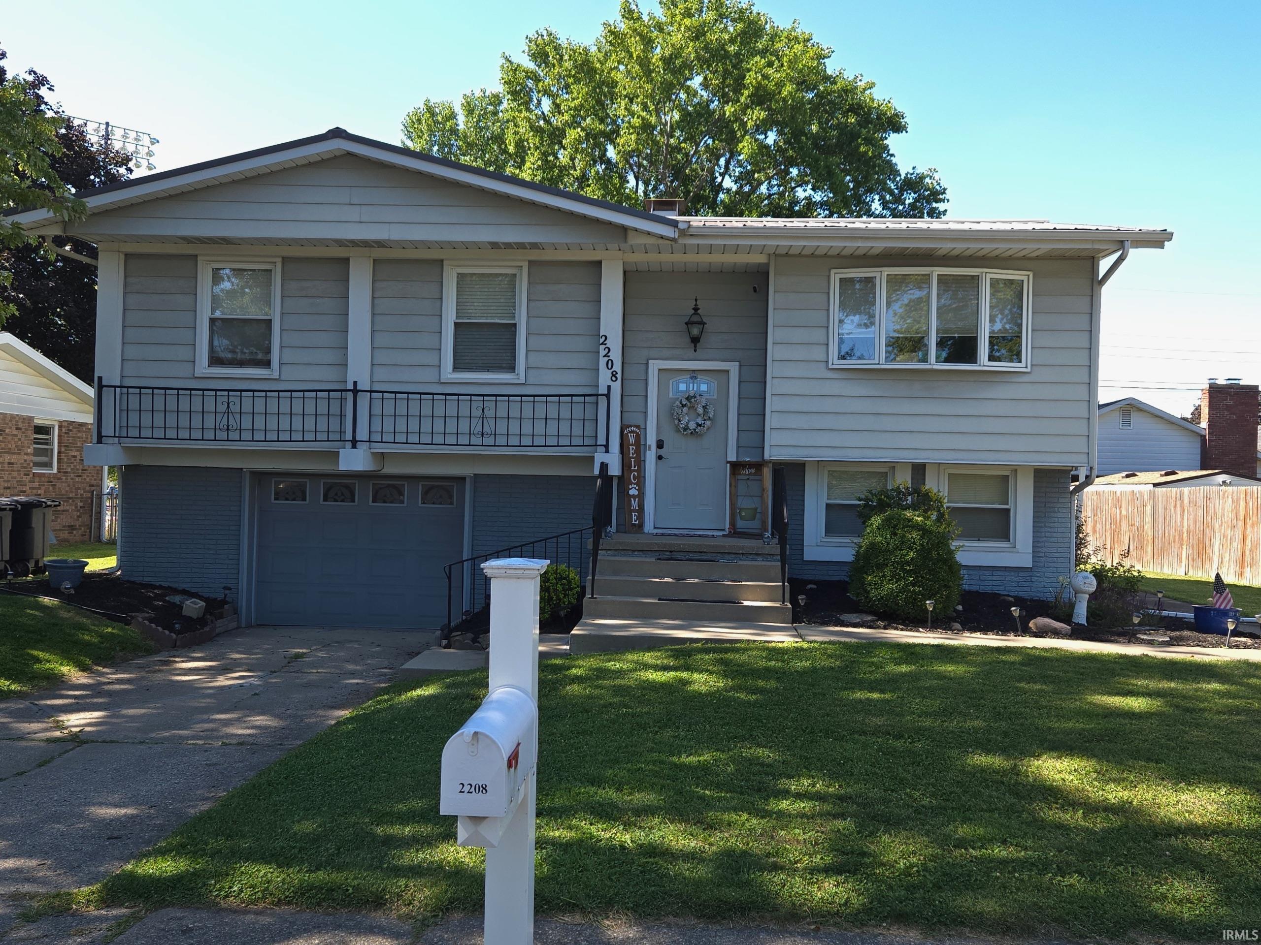 2208 S Earl Avenue Property Photo 1