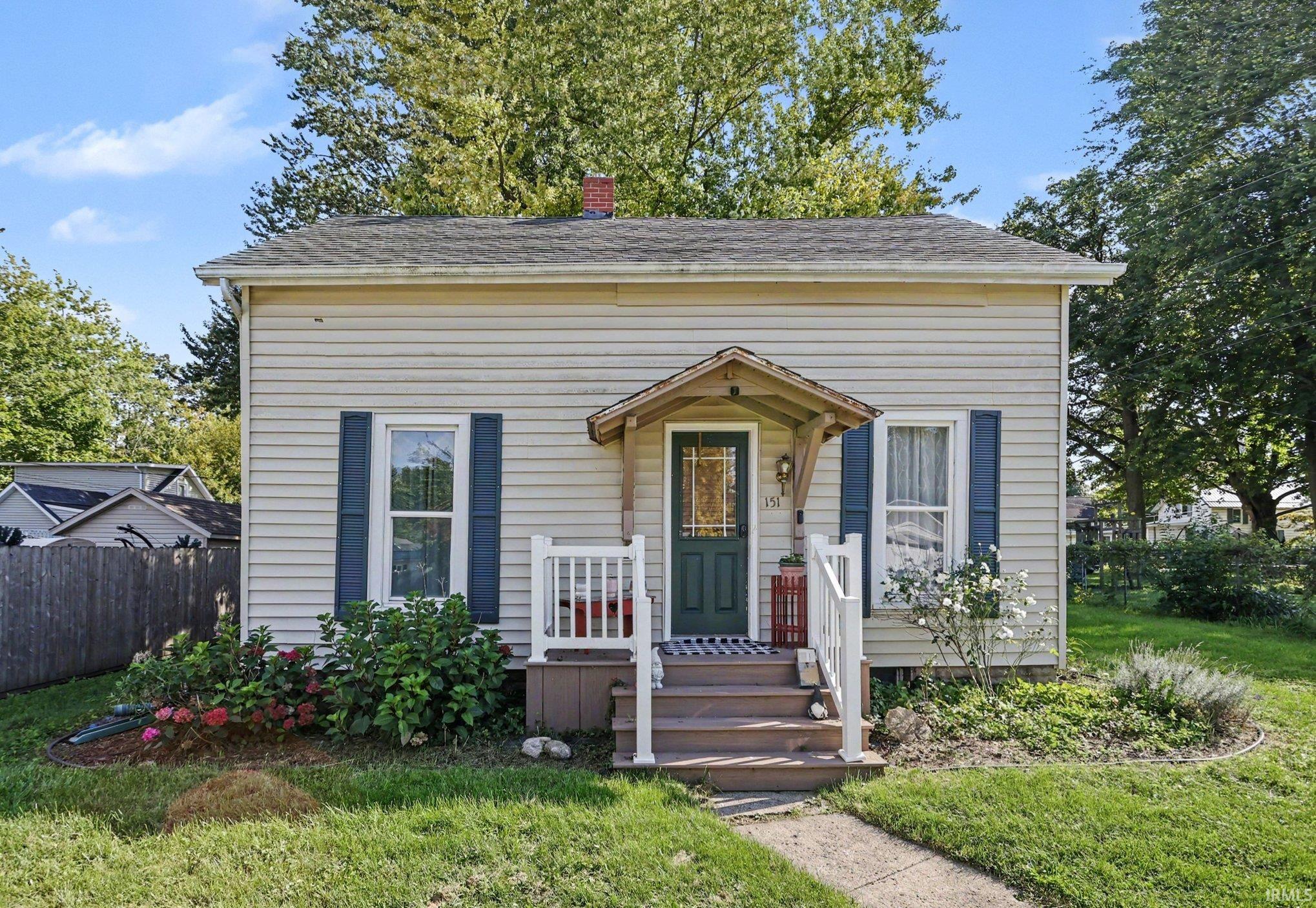 151 E John Street Property Photo 1
