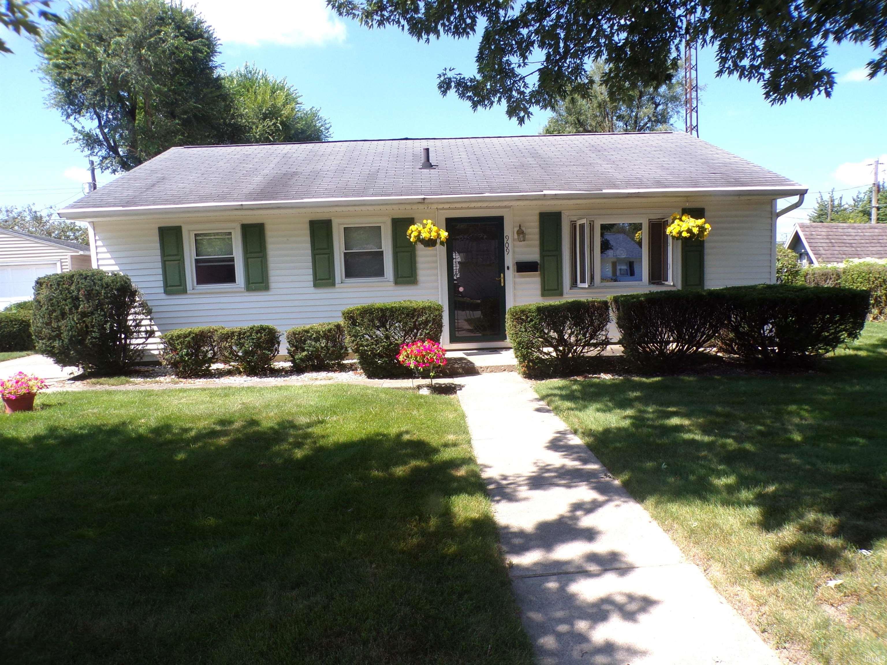 909 N Oxford Drive Property Photo 1