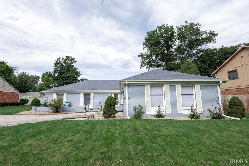 1703 N Hawthorne Road Property Photo 1