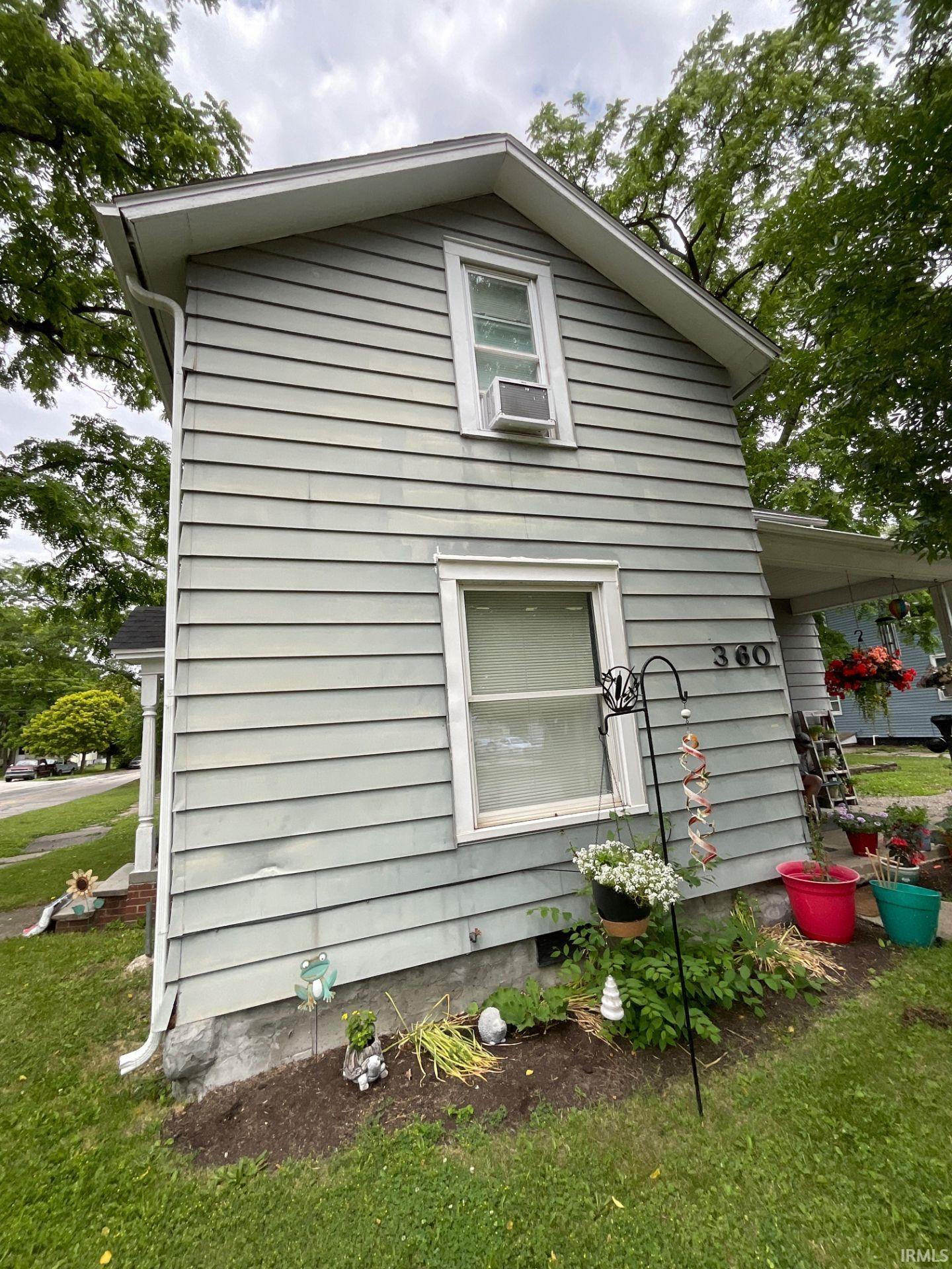 360 W 9th Street Property Photo 1
