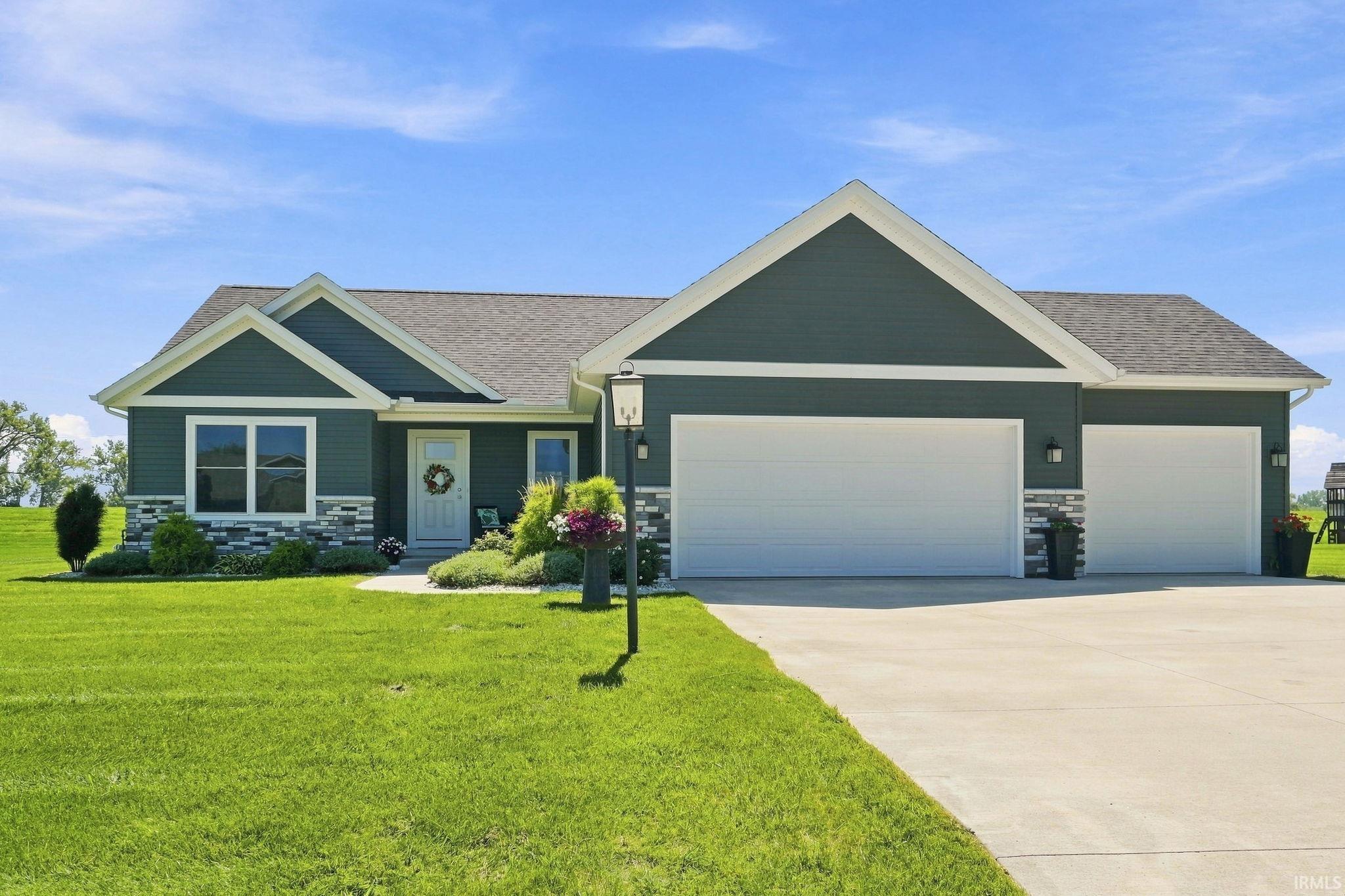 2633 E Lilly Court