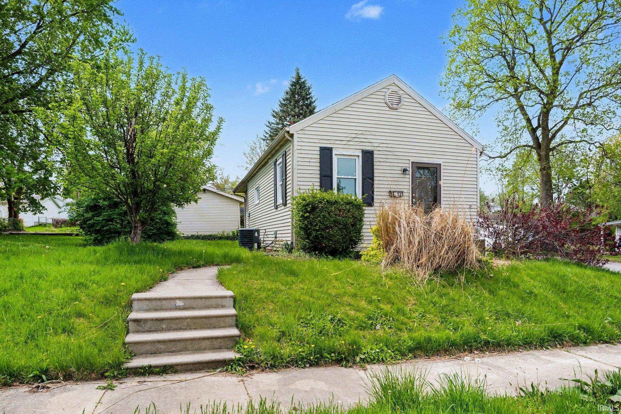 202 E Oakside Street Property Photo 1