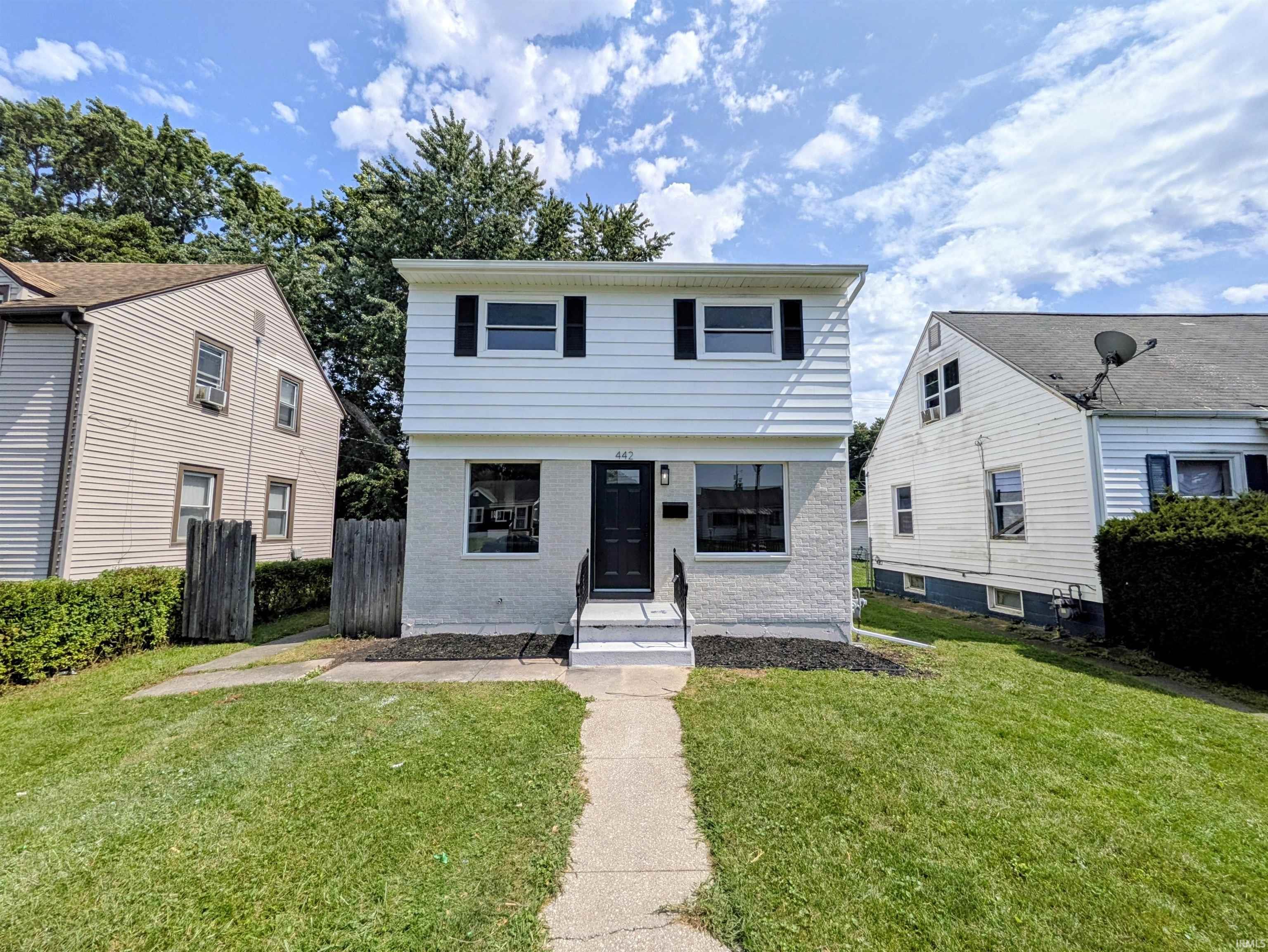 442 S Albert Avenue Property Photo 1