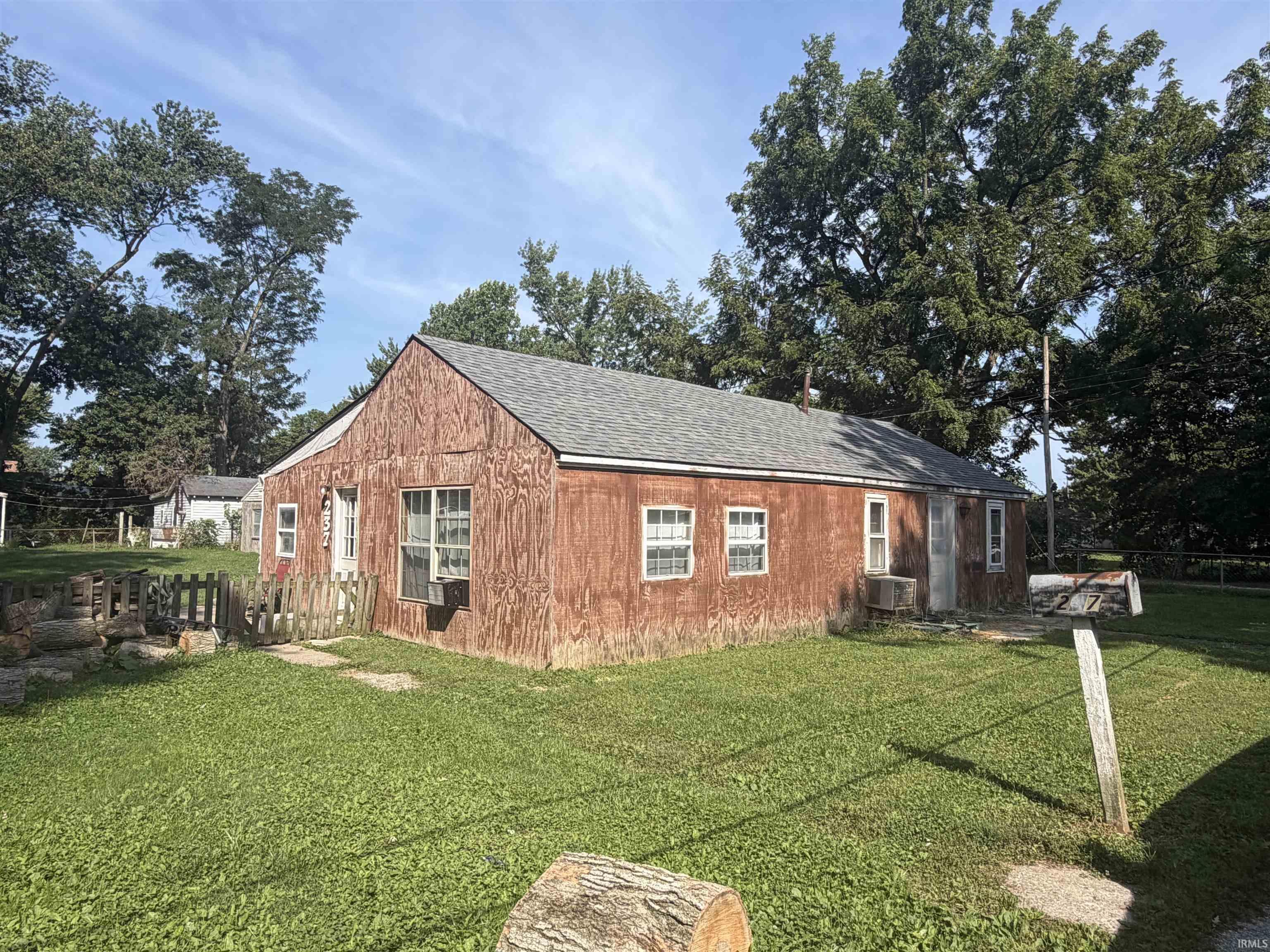 237 E 11th Street Property Photo 1
