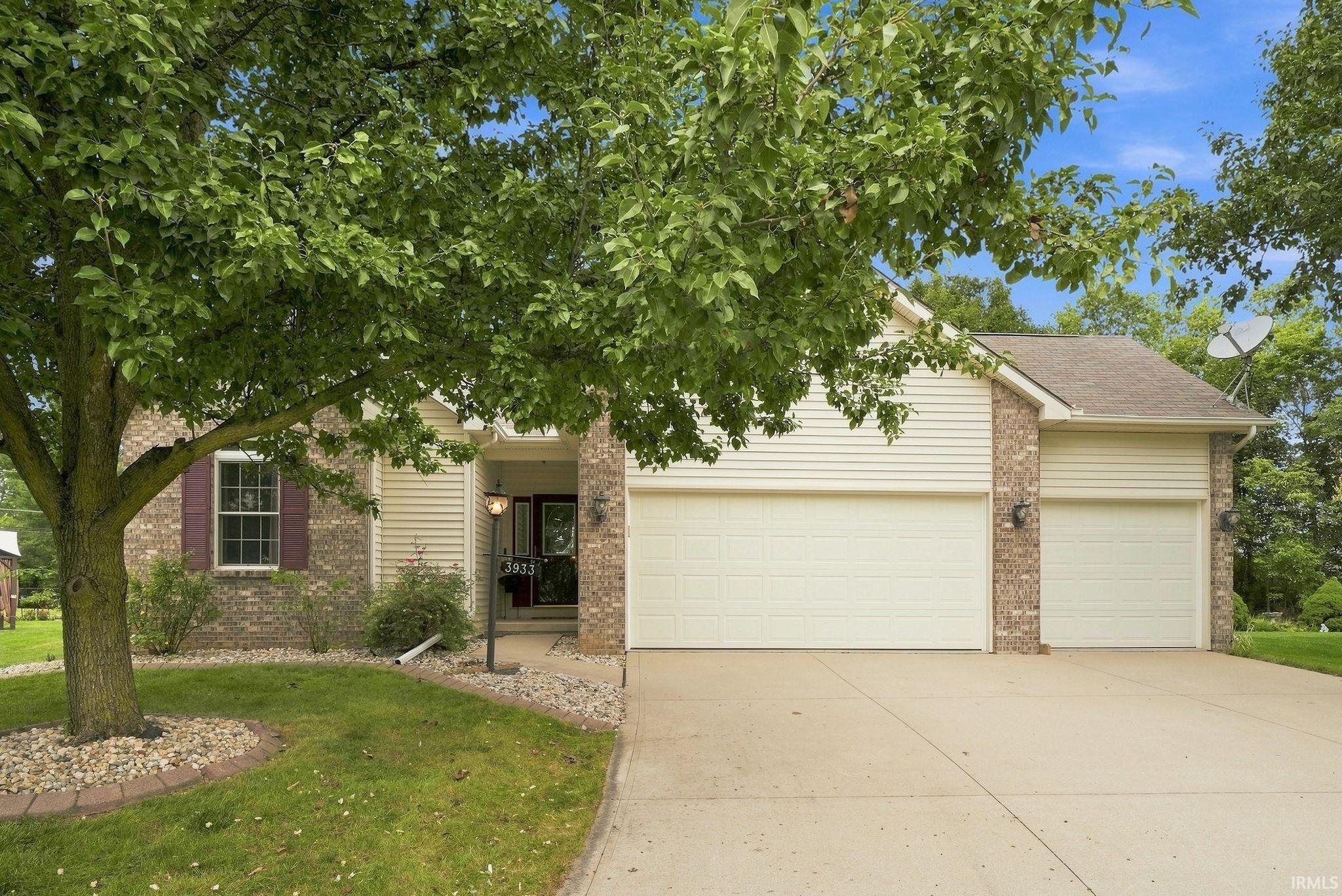 3933 Whitfield Chase