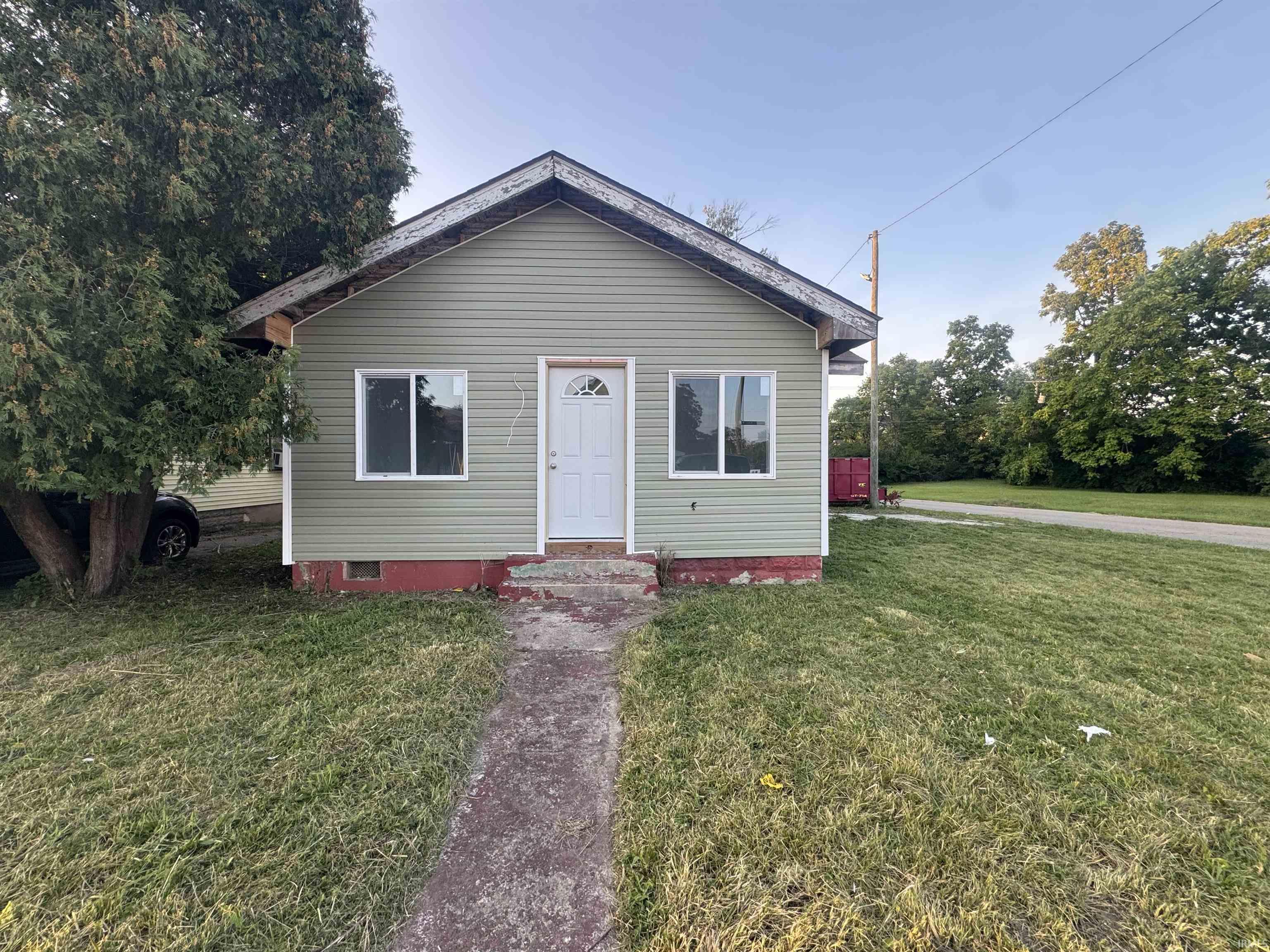 1424 E Highland Avenue Property Photo 1