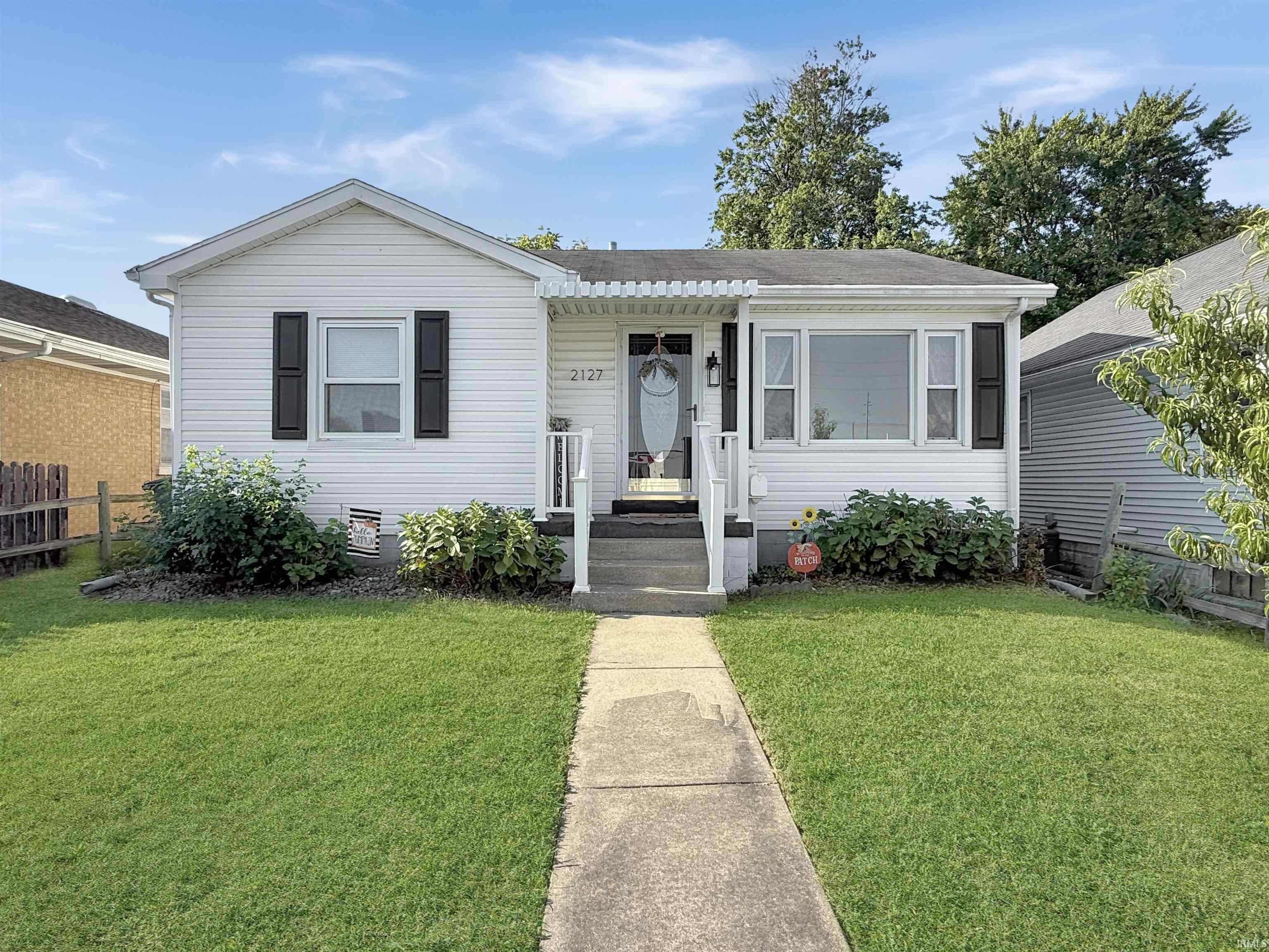 2127 E Eichel Avenue Property Photo 1