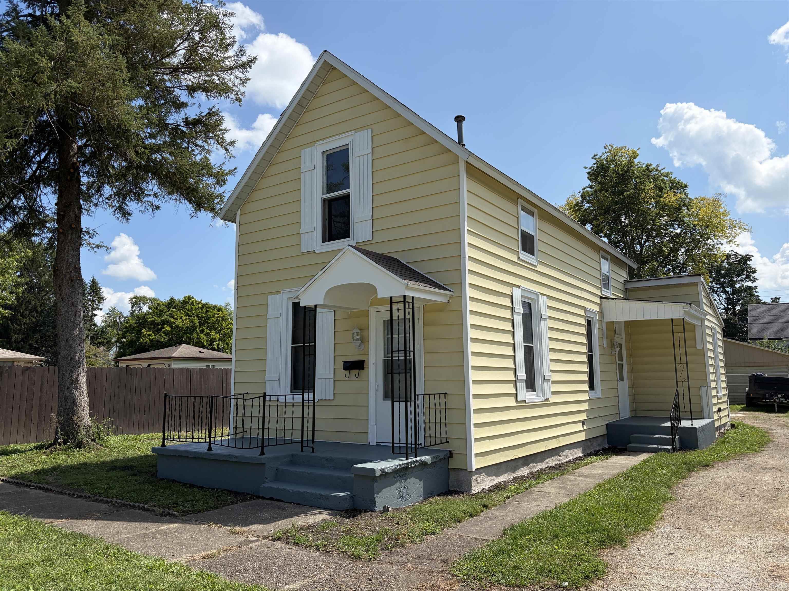 806 E 4th Street Property Photo 1