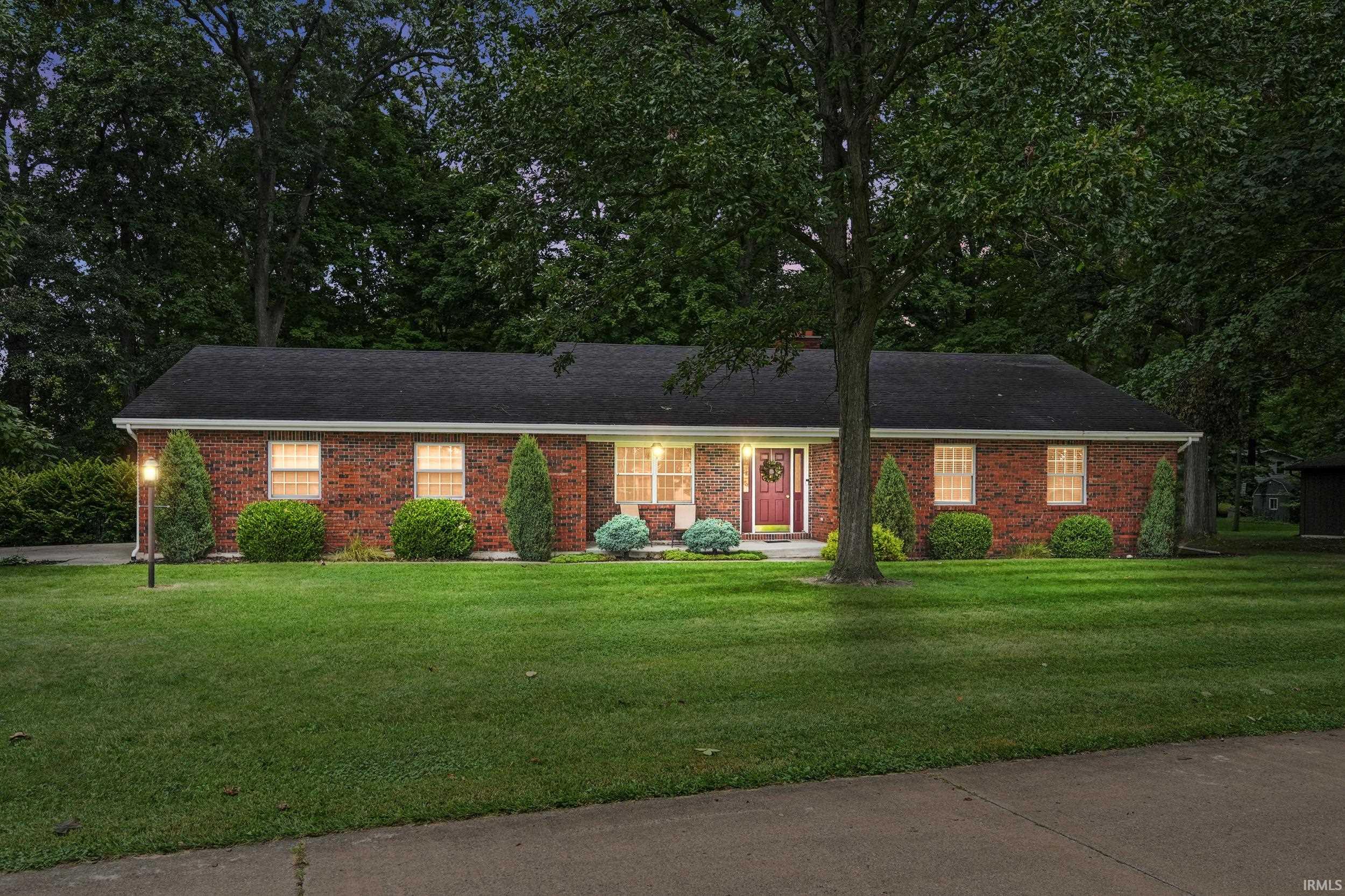 301 Oakwood Drive Property Photo 1