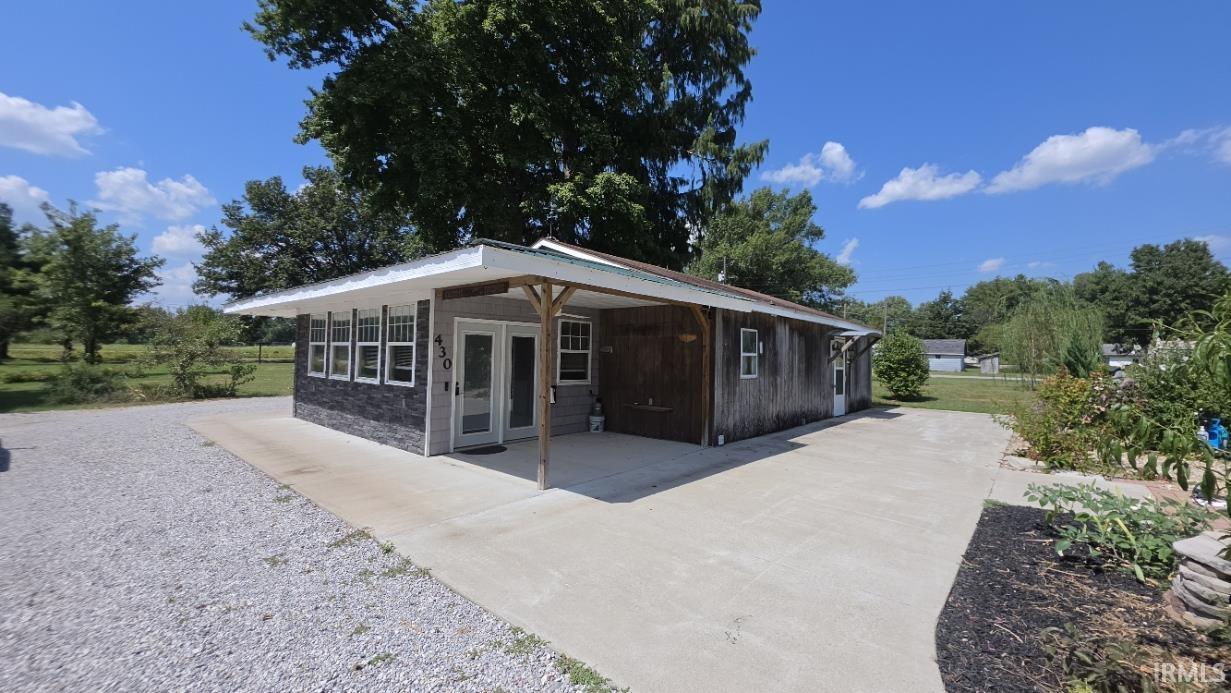 430 S Laughlin Street Property Photo 1